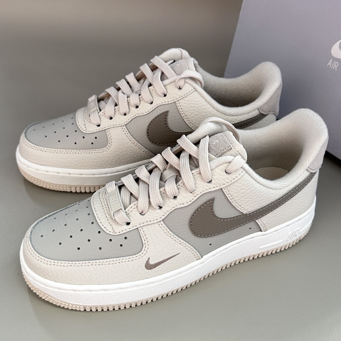 Nike Air Force 1 Low Fossil 泰迪燕麥灰 奶棕 拼接 女鞋 FB8483-100