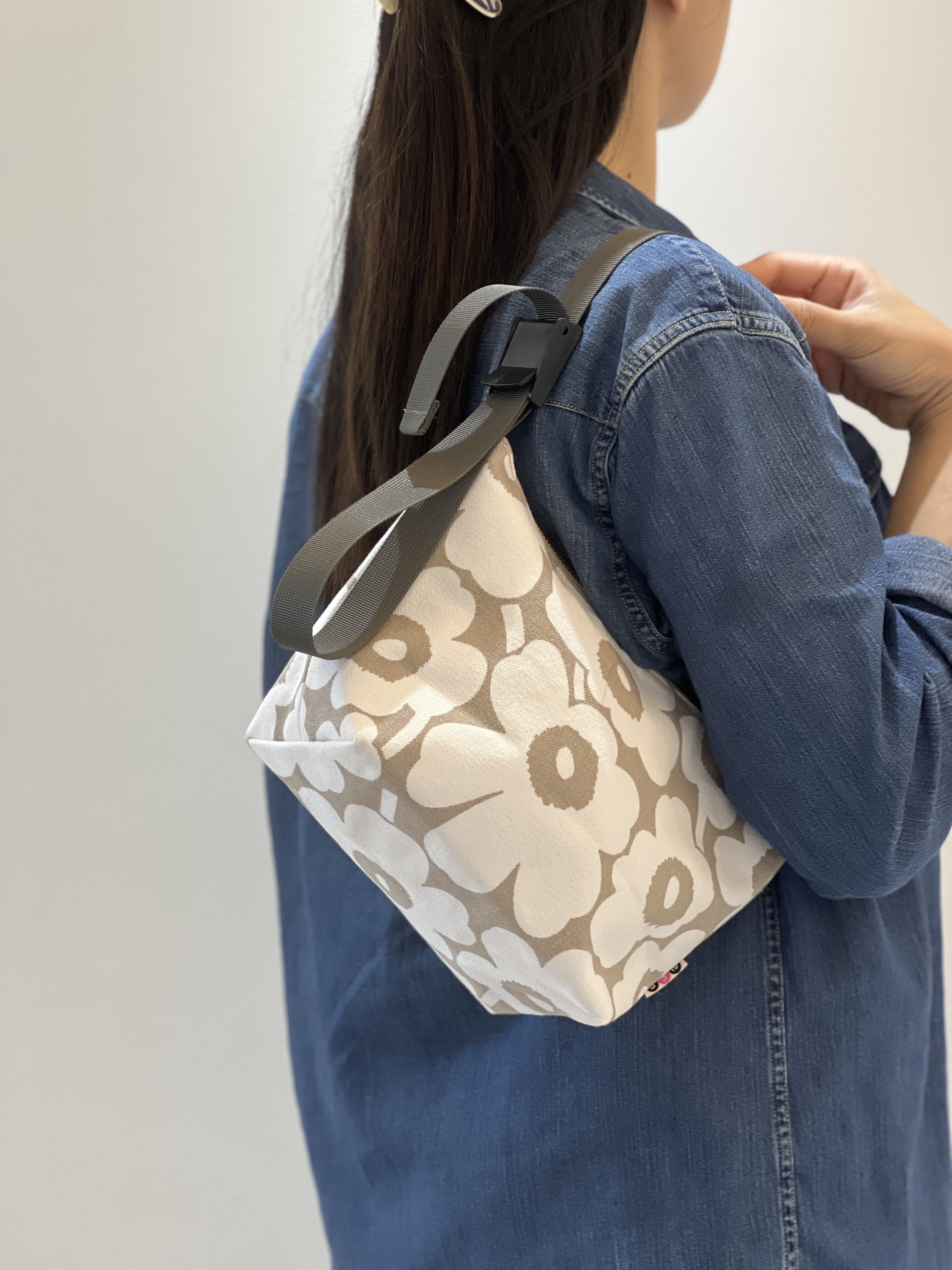 Em’s essential shoulder bag | small size | marimekko canvas fabric | beige x white 細花