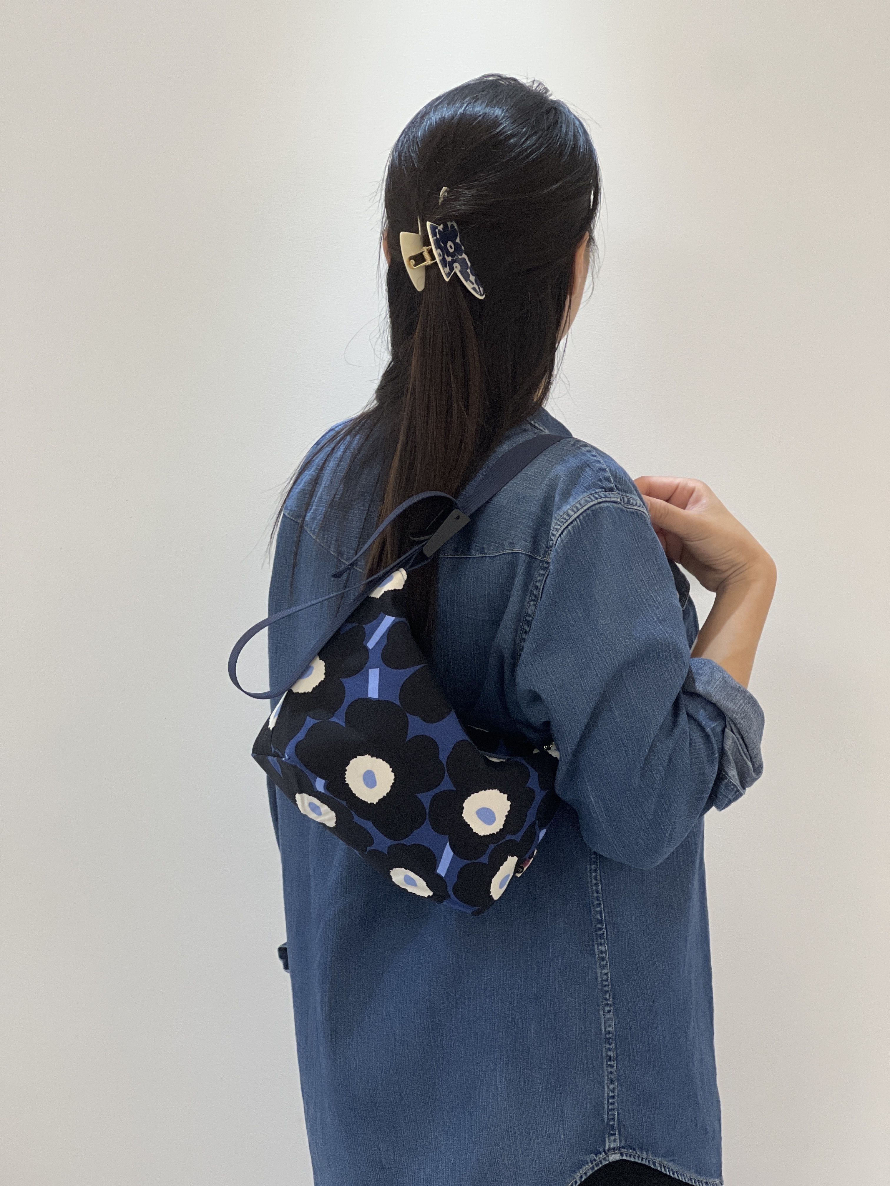 Em’s essential shoulder bag | small size | marimekko canvas fabric | black x navy 細花