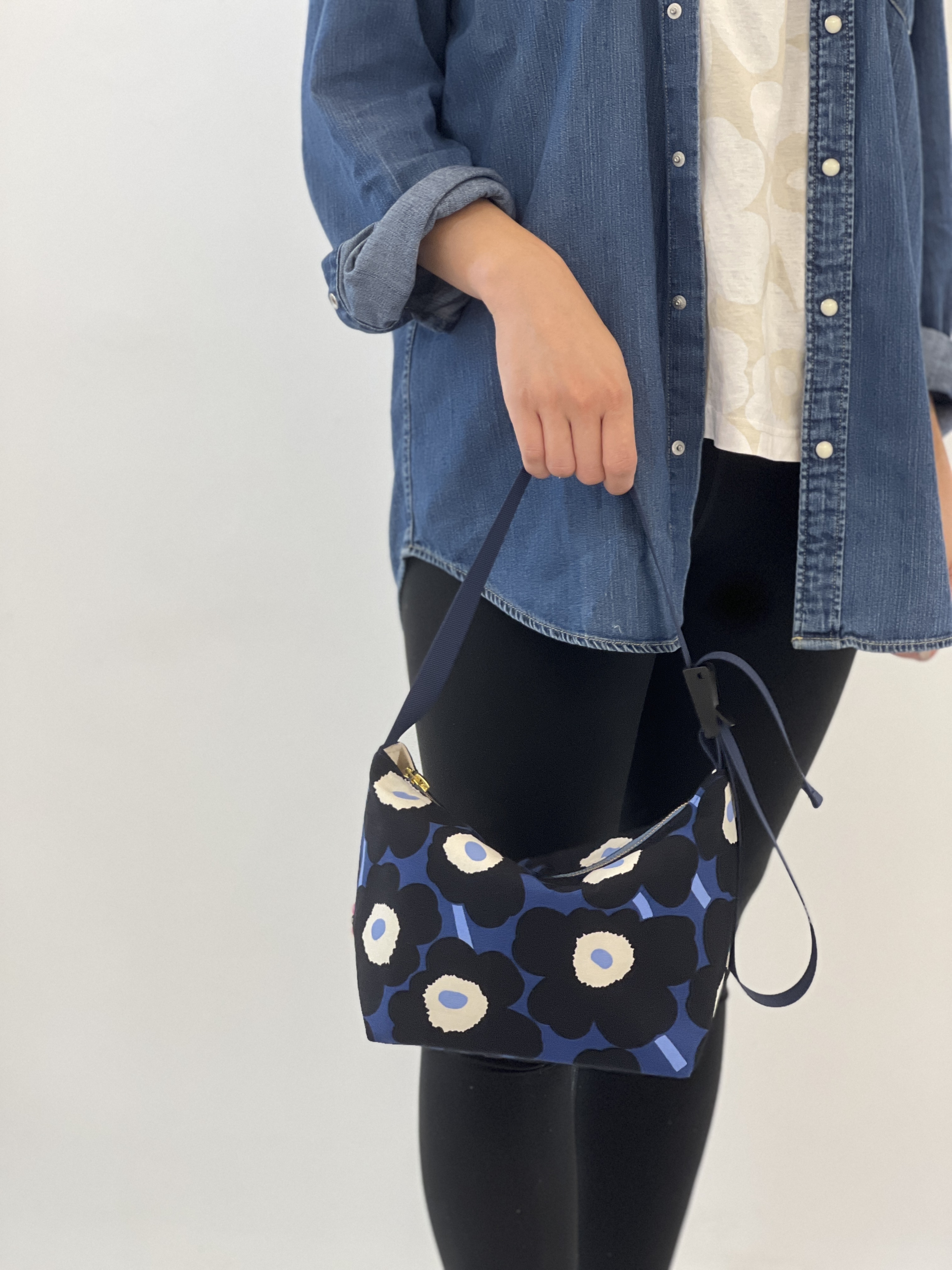 Em’s essential shoulder bag | small size | marimekko canvas fabric | black x navy 細花