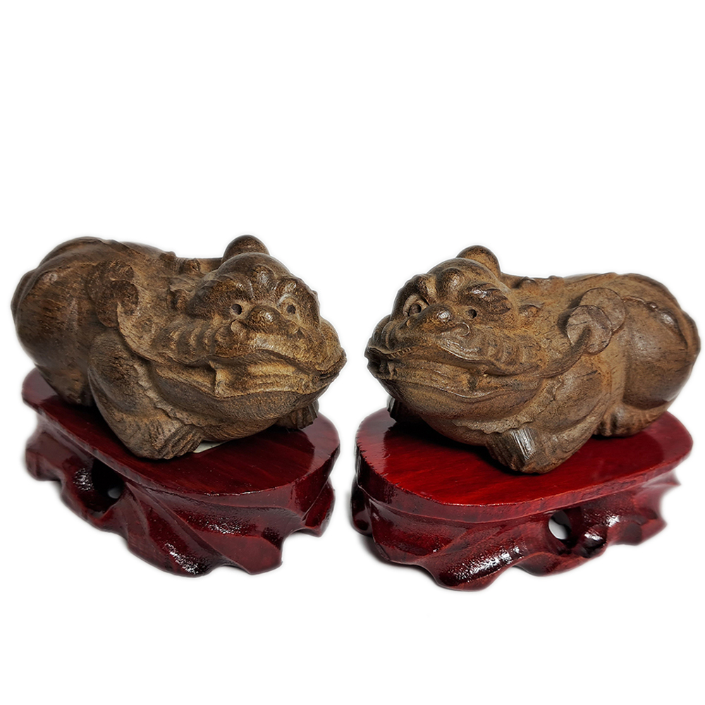 旺財貔貅{土沉香}8公分1對&木座【十方】130197