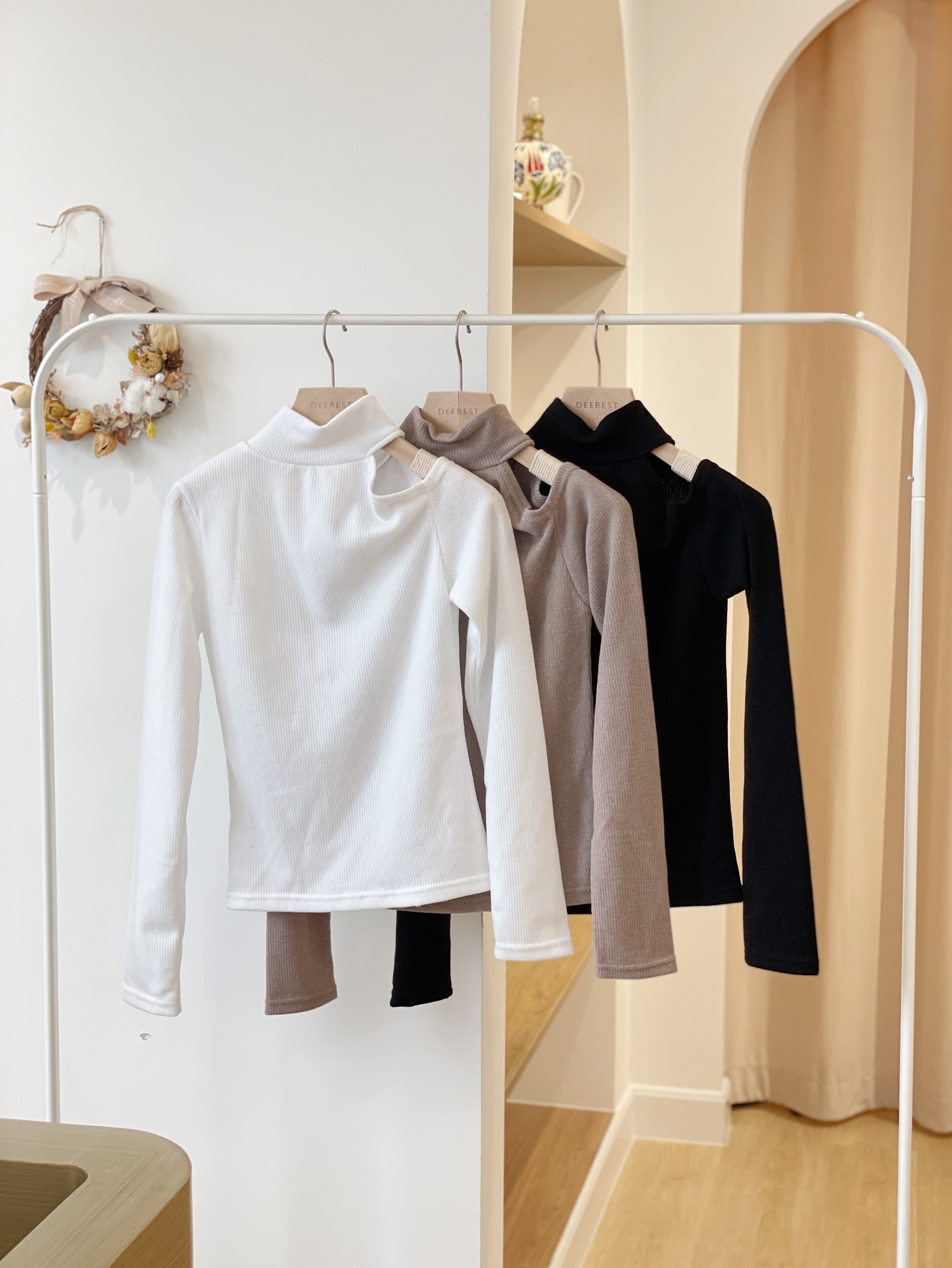 T840 Charming High Neck Top