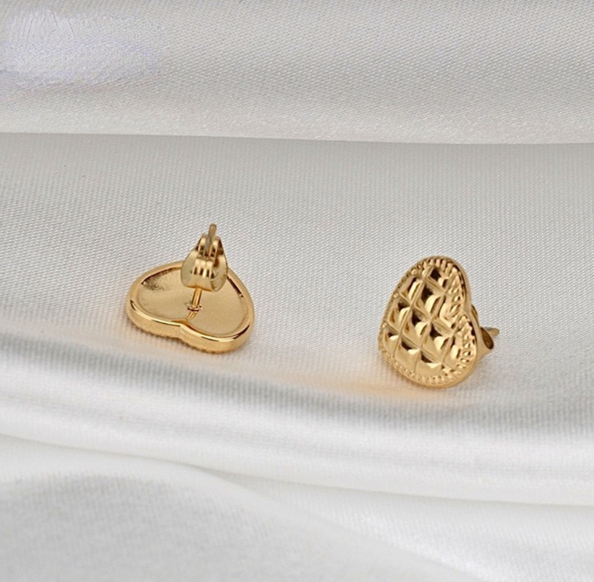 菱格金桃心鈦鋼耳釘