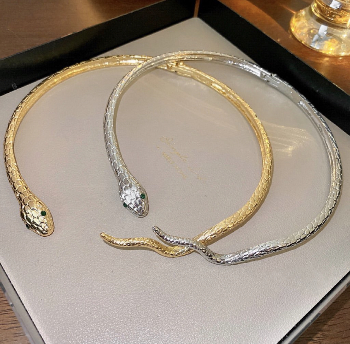 高奢頭尾一體 立體蛇頸圈