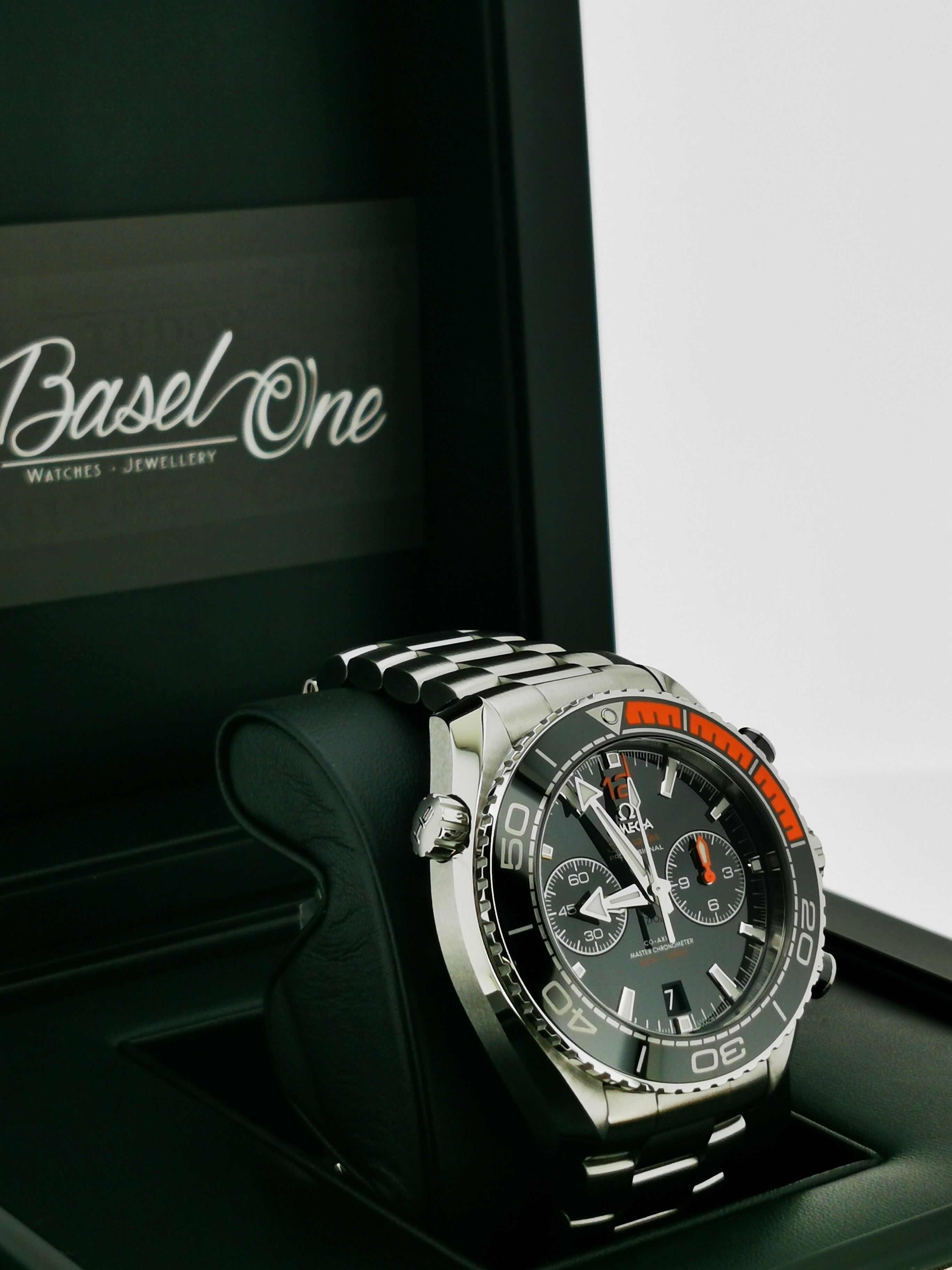 DISCONTINUED BRAND NEW OMEGA SEAMASTER 215.30.46.51.01.002   21530465101002  PLANET OCEAN 600M BLACK AND ORANGE CO‑AXIAL MASTER CHRONOMETER 45 MM