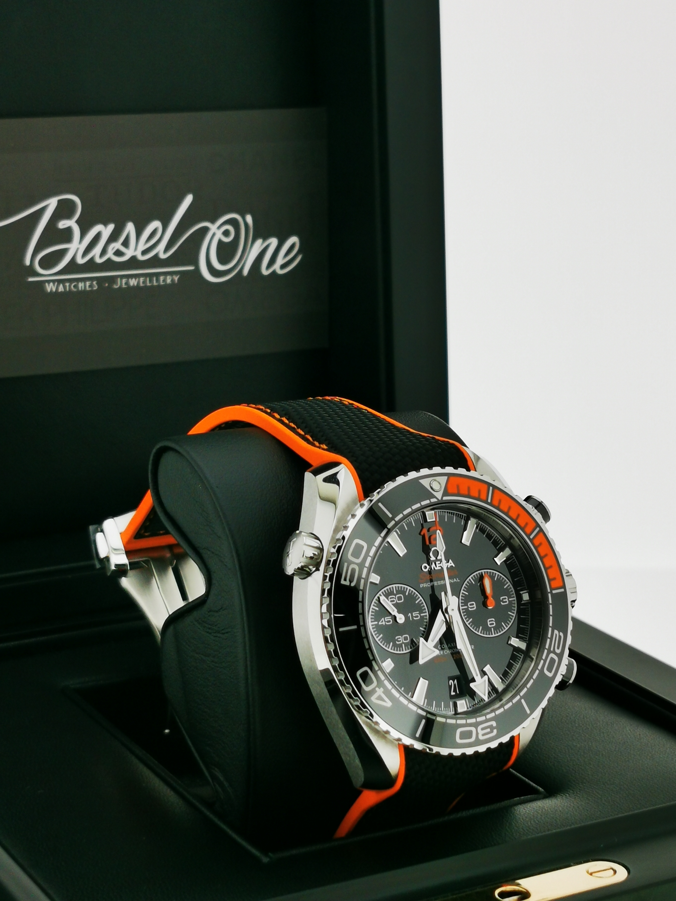 DISCONTINUED BRAND NEW OMEGA SEAMASTER  215.32.46.51.01.001    21532465101001  PLANET OCEAN 600M BLACK AND ORANGE CO‑AXIAL MASTER CHRONOMETER RUBBER STRAP 45MM