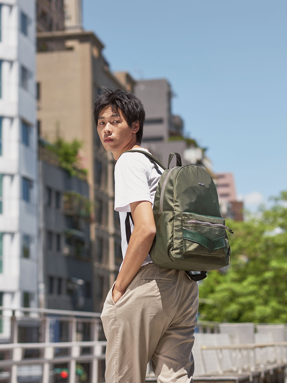 城市輕盈加大後背包 (3色)｜NETTA