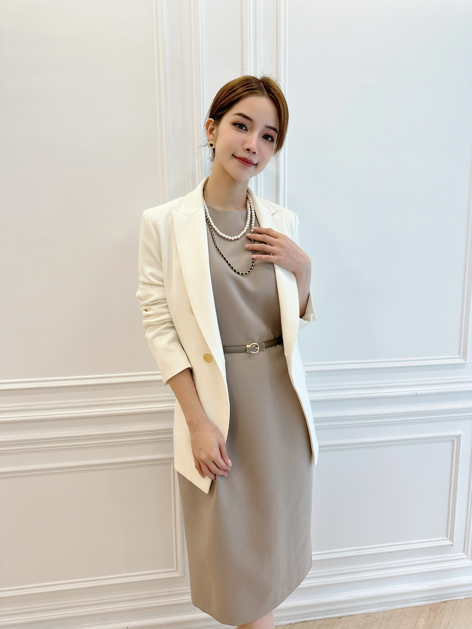 短袖繭型挺料洋裝