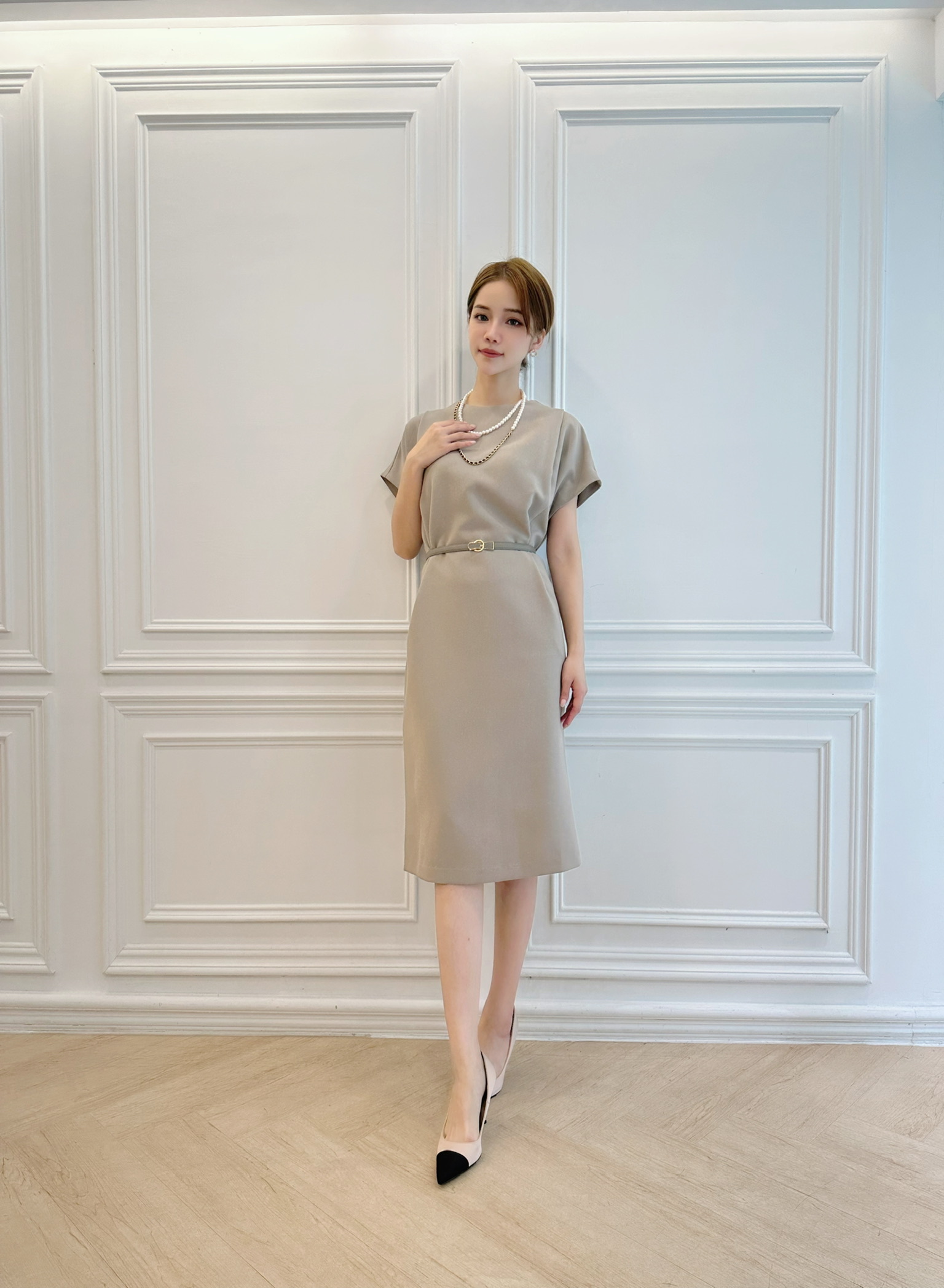 短袖繭型挺料洋裝