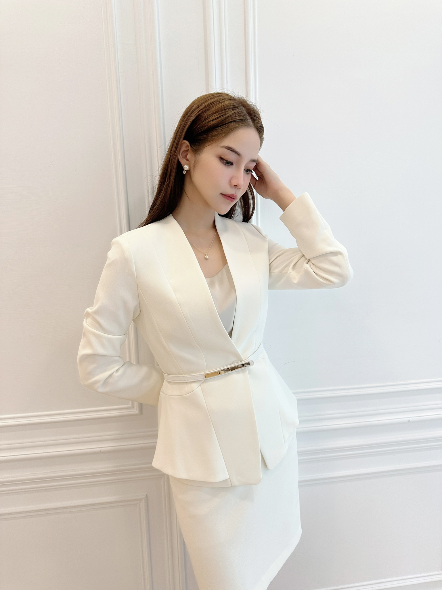 高級無領金腰帶西裝套裝-白