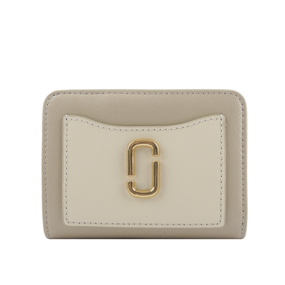 【MARC JACOBS】The Snapshot 防刮皮革暗釦二折撞色短夾(卡其色) 2F3SMP062S07 241