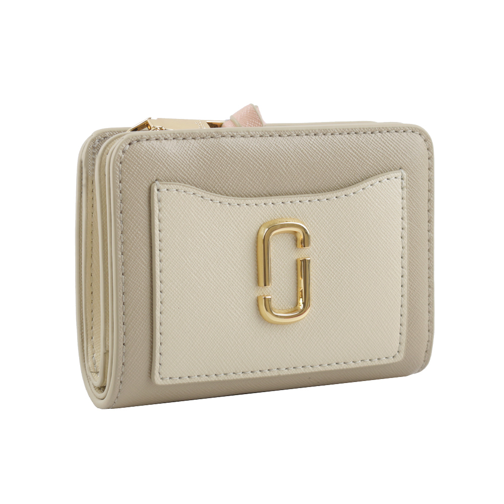 【MARC JACOBS】The Snapshot 防刮皮革暗釦二折撞色短夾(卡其色) 2F3SMP062S07 241