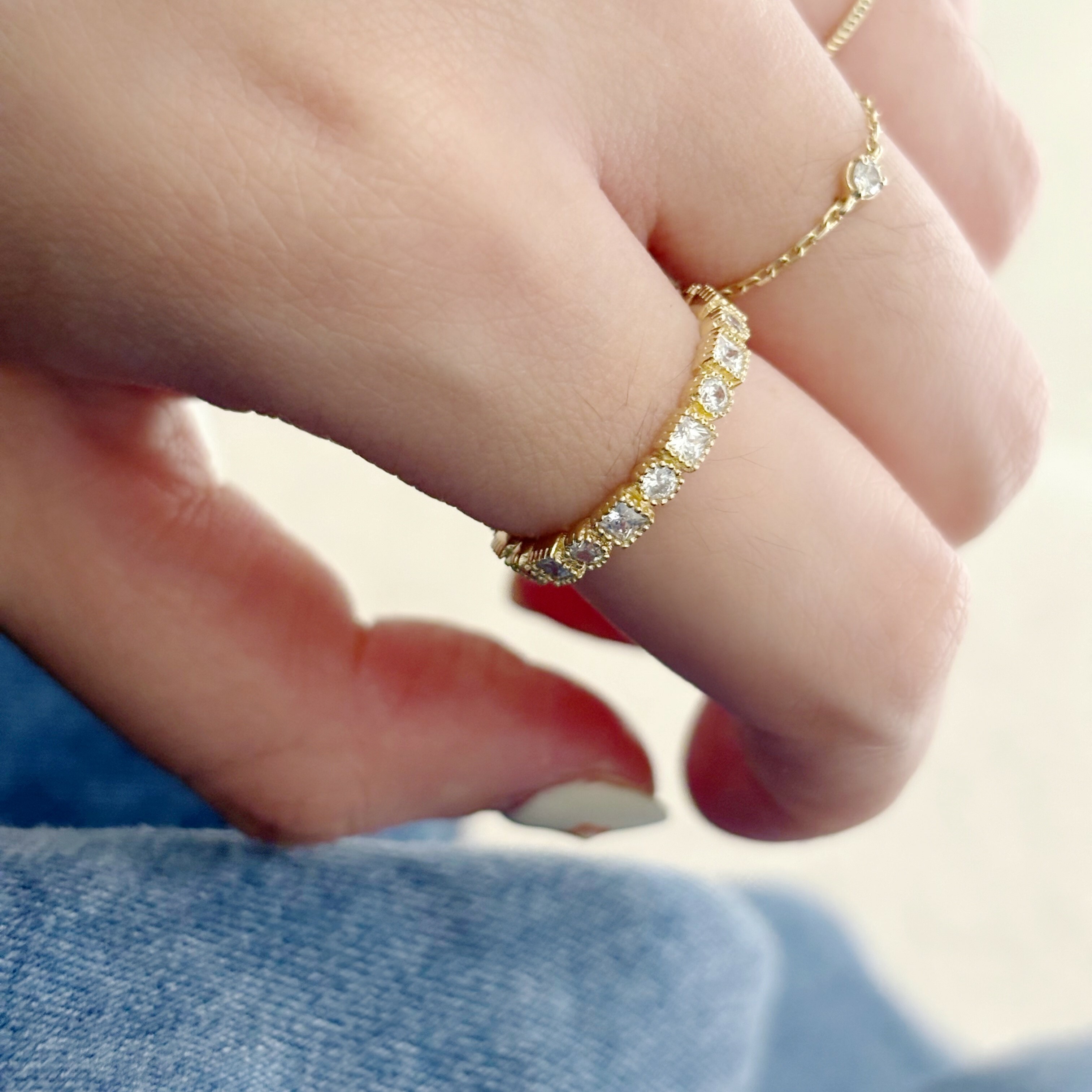 Round and square zircon band ring