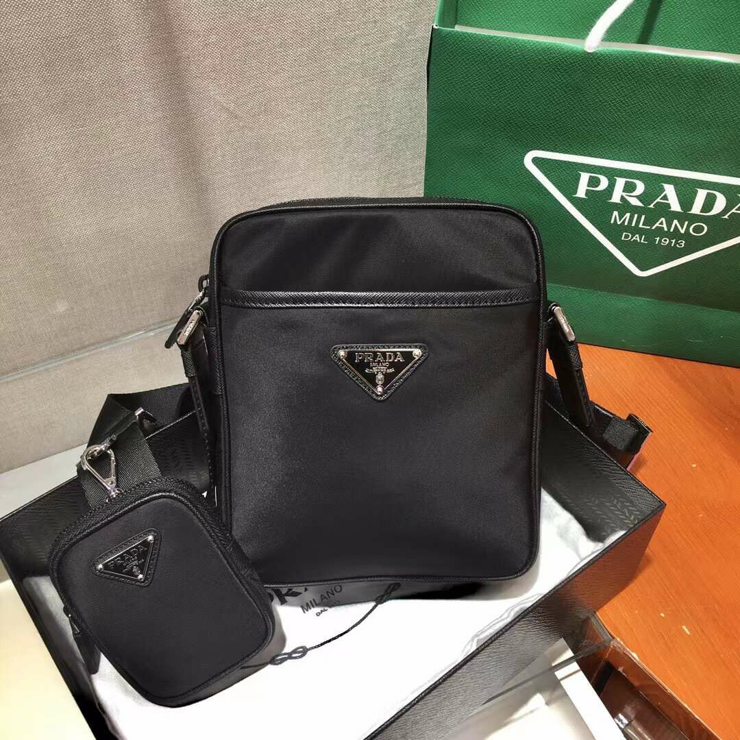 Prada 2VH112款登尼龍斜背包
