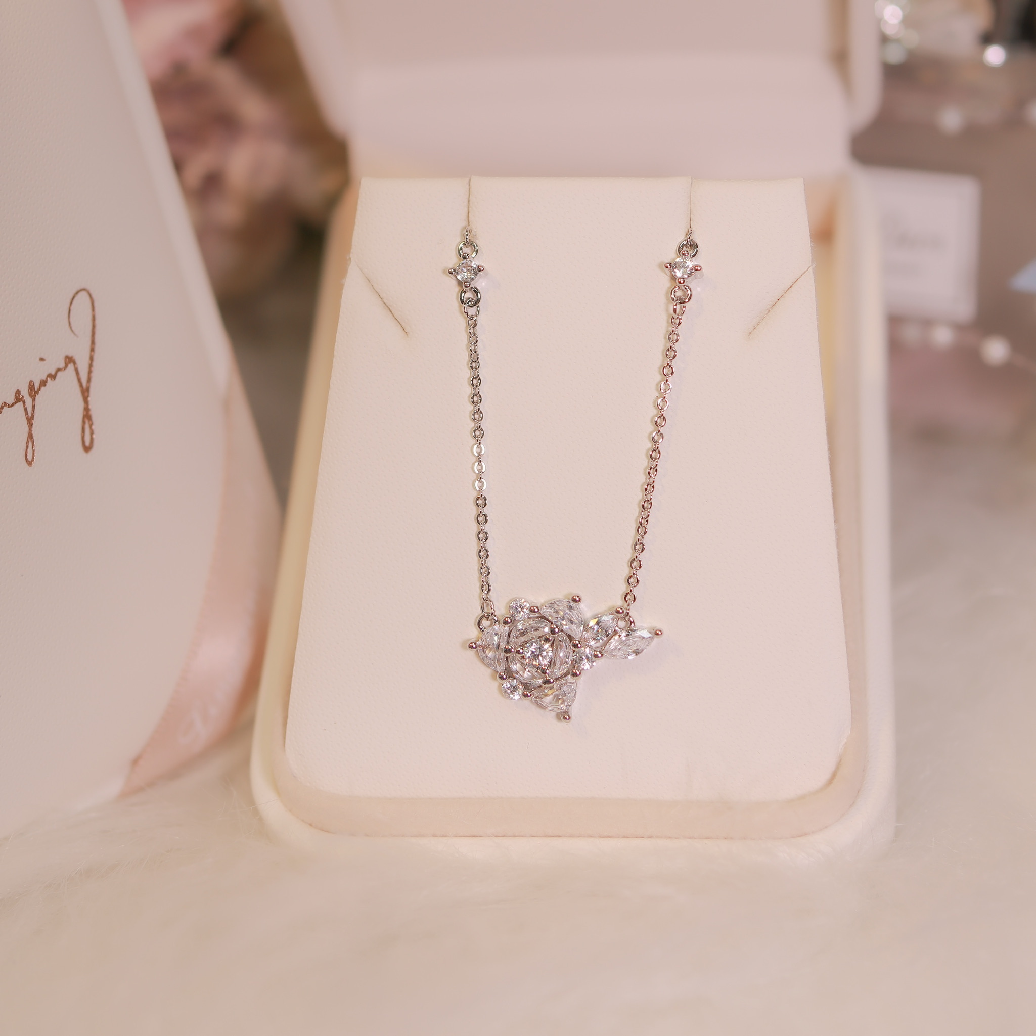 | 925 Silver・ White Gold  | Camellia Necklace | NE0952 |