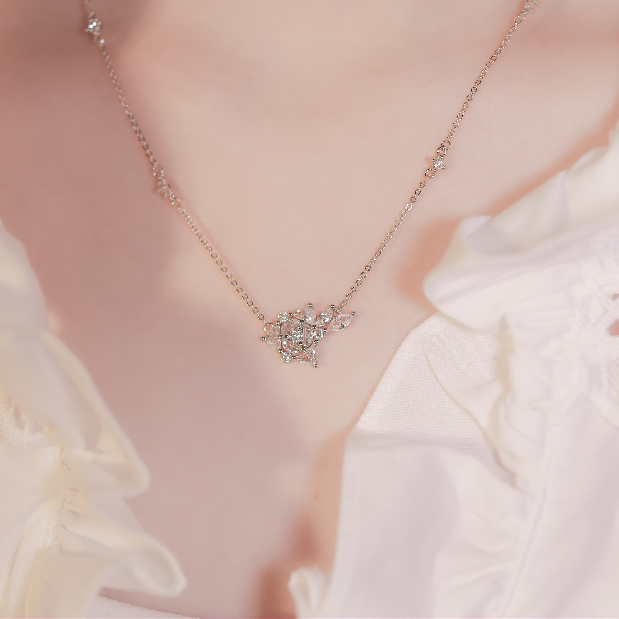 | 925 Silver・ White Gold  | Camellia Necklace | NE0952 |