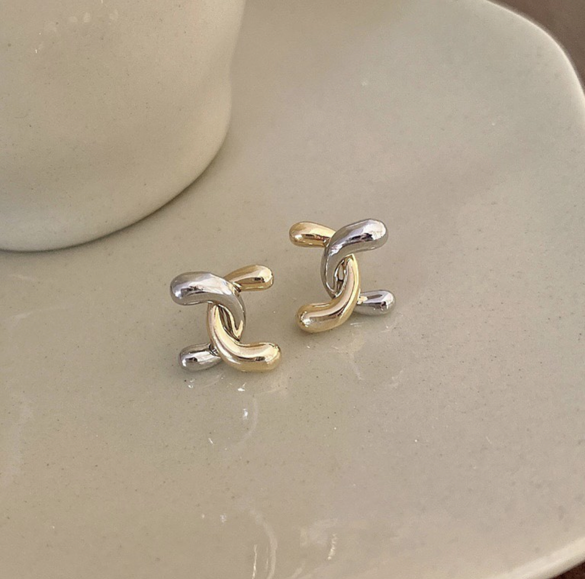 香奶奶 金銀撞色雙c耳釘