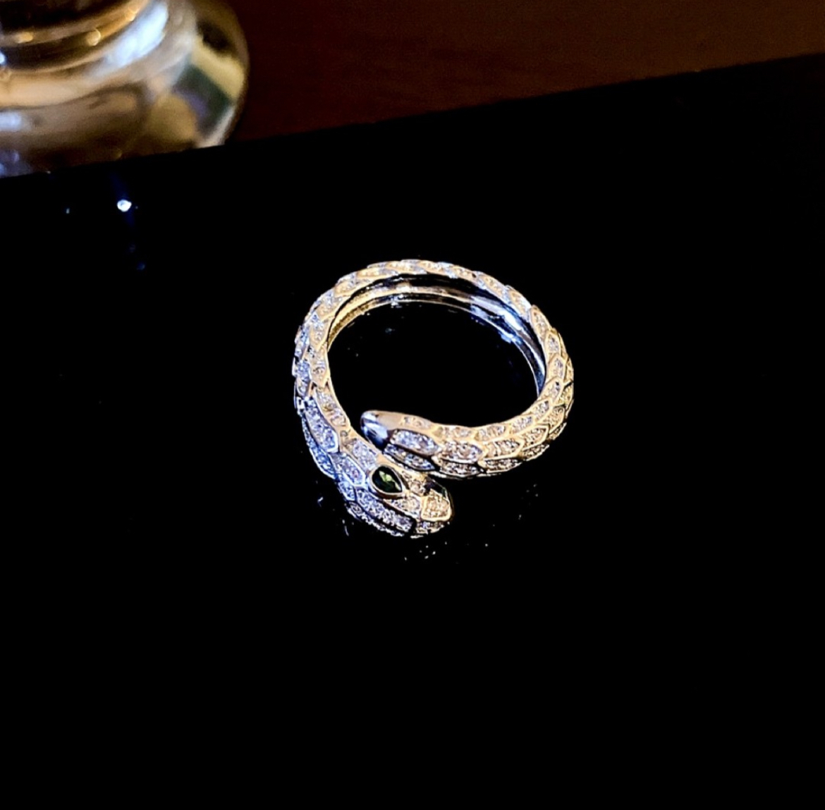 Bg銀鑽蛇綠寶石眼 纏指重磅開口戒