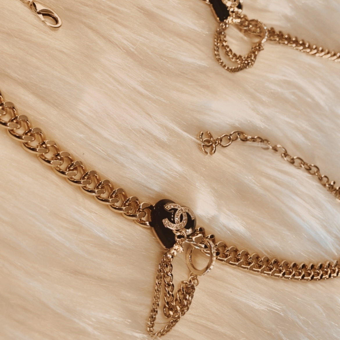 香奶奶黑金桃心 粗金掛鏈翻玩項鍊