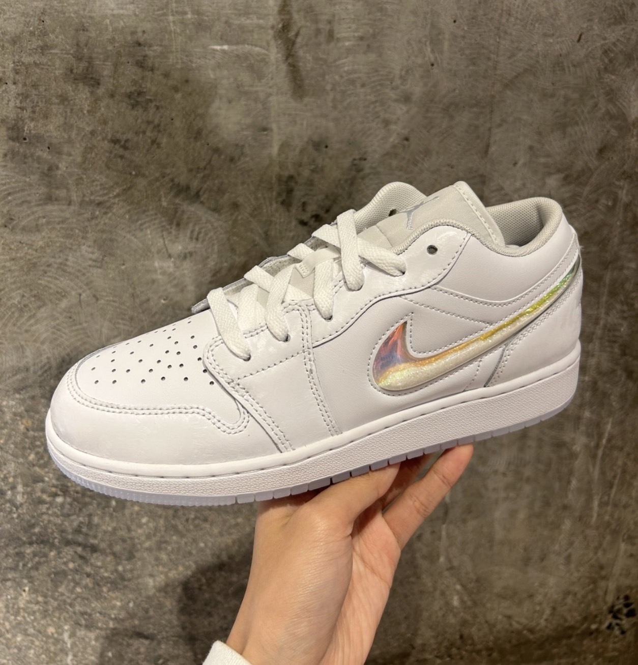 NIKE Air Jordan 1 Low "Glitter Swoosh"漸層變色勾