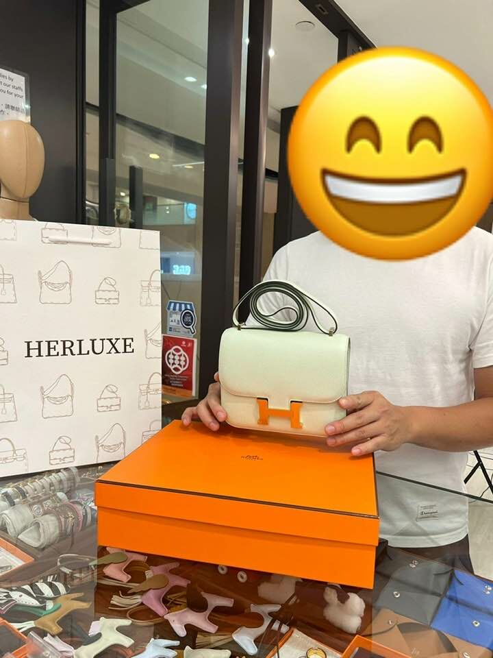 HERLUXE 為你見證傳達愛意🥰💞 深感榮幸和使命感📸🎉 型男先生線上咨詢後即刻到店買咗constance mini氣泡綠💚 係送比太太嘅禮物🎁 so sweet💕 相信你太太收到會好開心❤ 先生鐘意HERLUXE有現貨 🉑即買抱走👍🏻 多謝你嘅支持與信任💪🫶