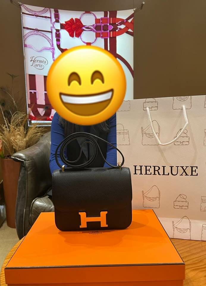 爽快靚靚walk in來shopping🥳 一眼睇中C19黑金🎩 靚靚因為HERLUXE有店鋪大大增加咗購買信心🤩 對貨品質量非常滿意💕 好的品質總會吸引到優質客人🏆 你的信任與支持是對我哋最大的肯定❤️ 多謝你嘅認可🫶💪