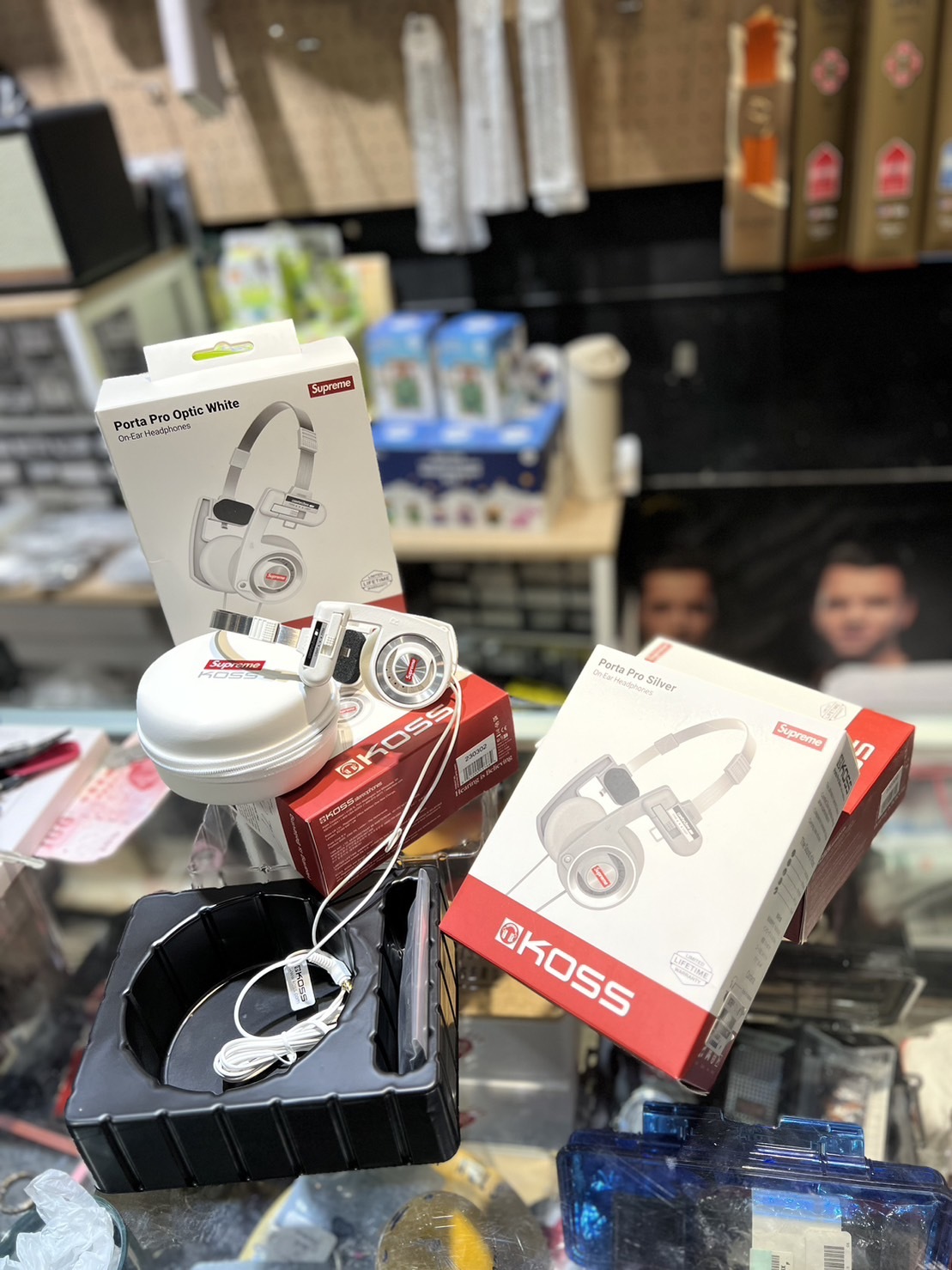 Supreme 耳機KOn-Ear Headphones Porta Pro 白色White、銀色Silve