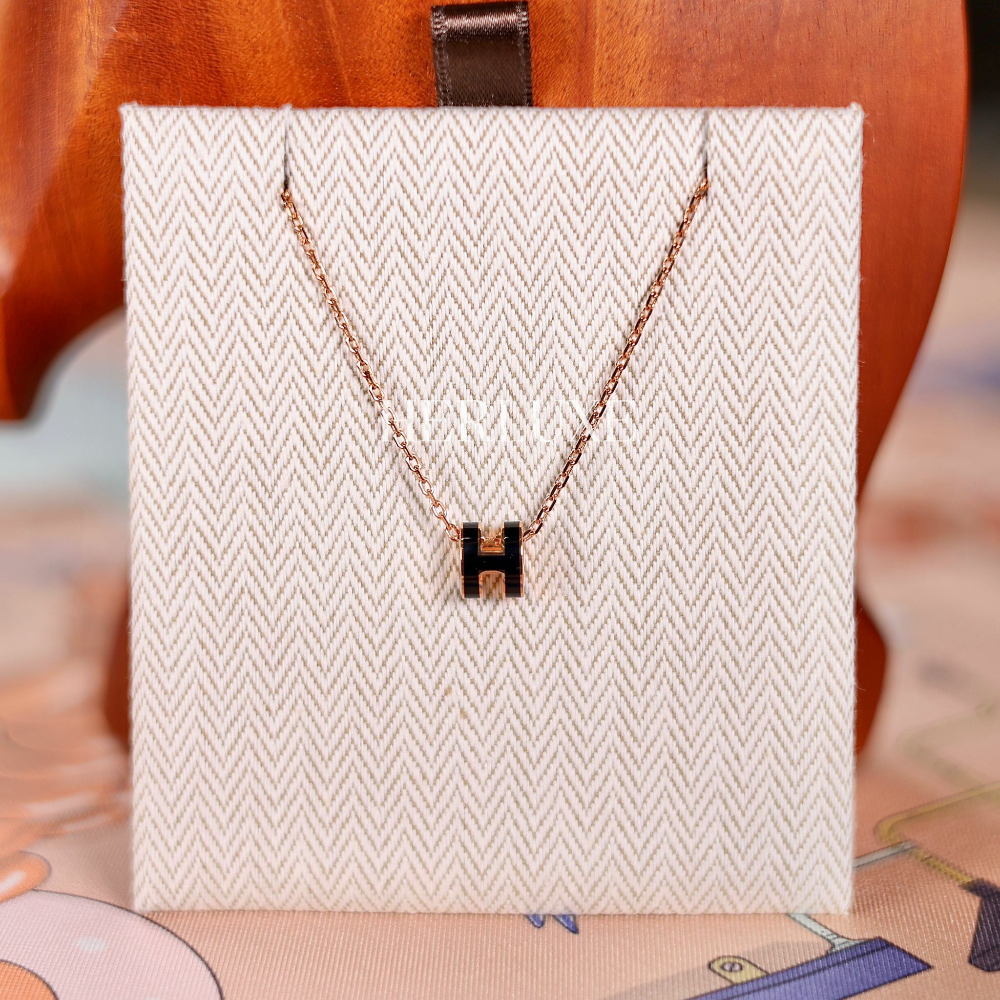 Mini pop H necklace 89 noir CD