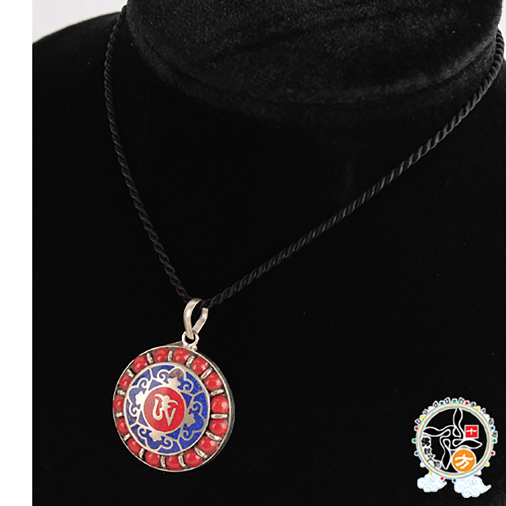 嗡藏式寶石墜飾3*0.8公分【十方】142160