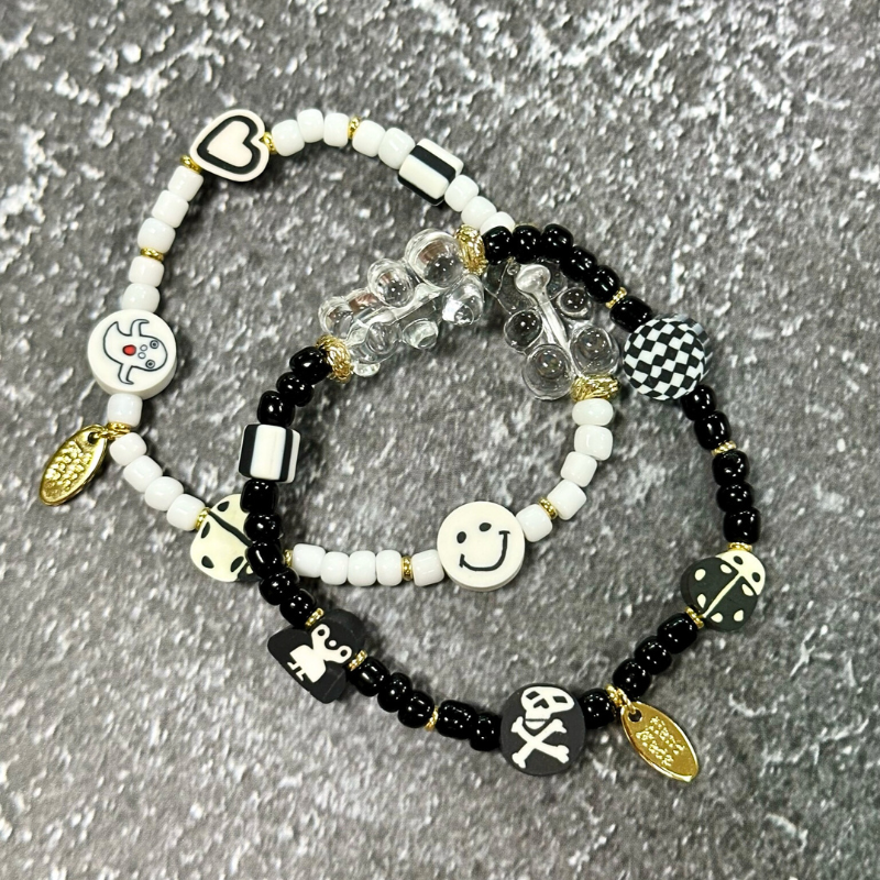 Feliz Charm ｜小熊冰塊串珠手環（黑/白）