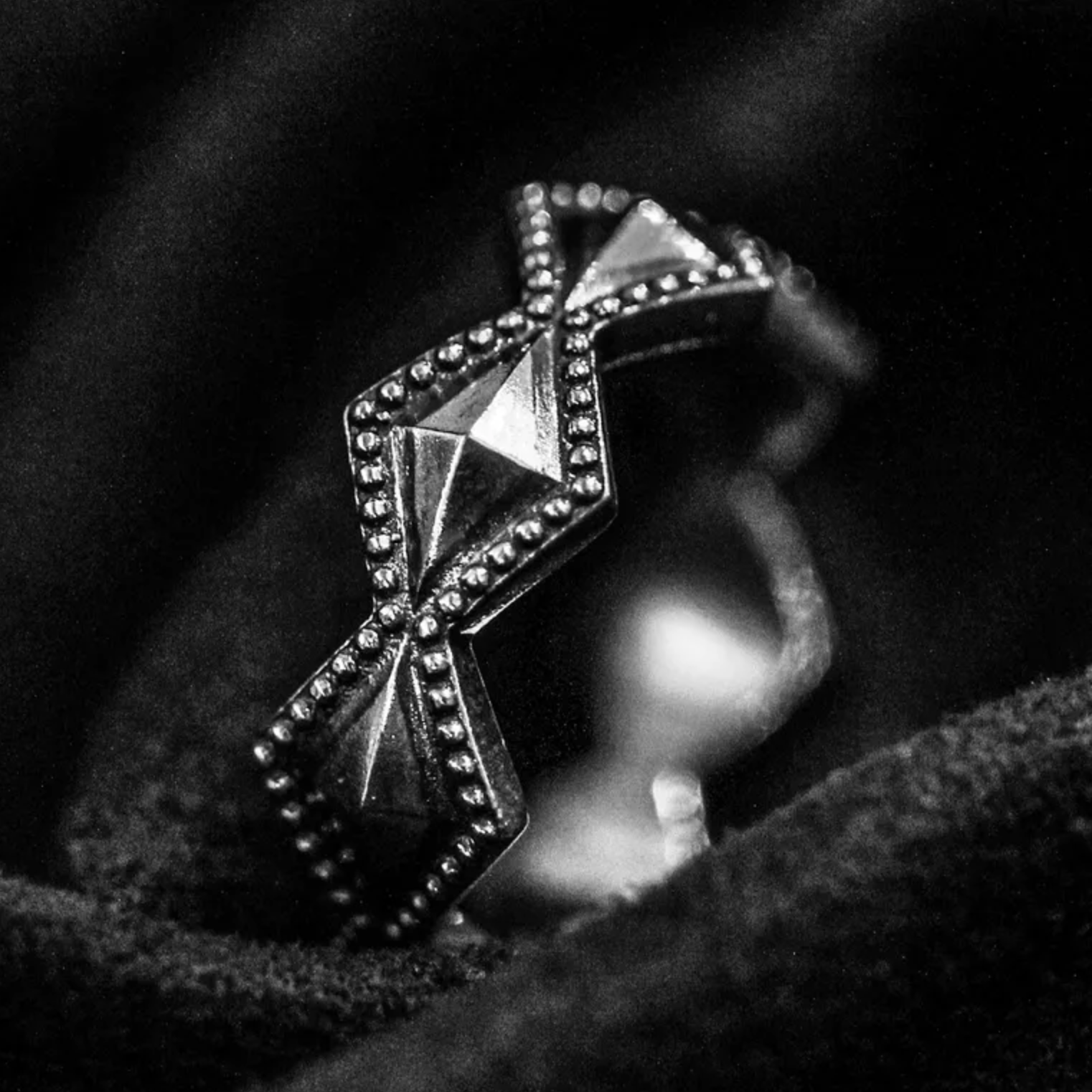 Hardwired - Roamer｜8 mm 手工訂製純銀 戒指