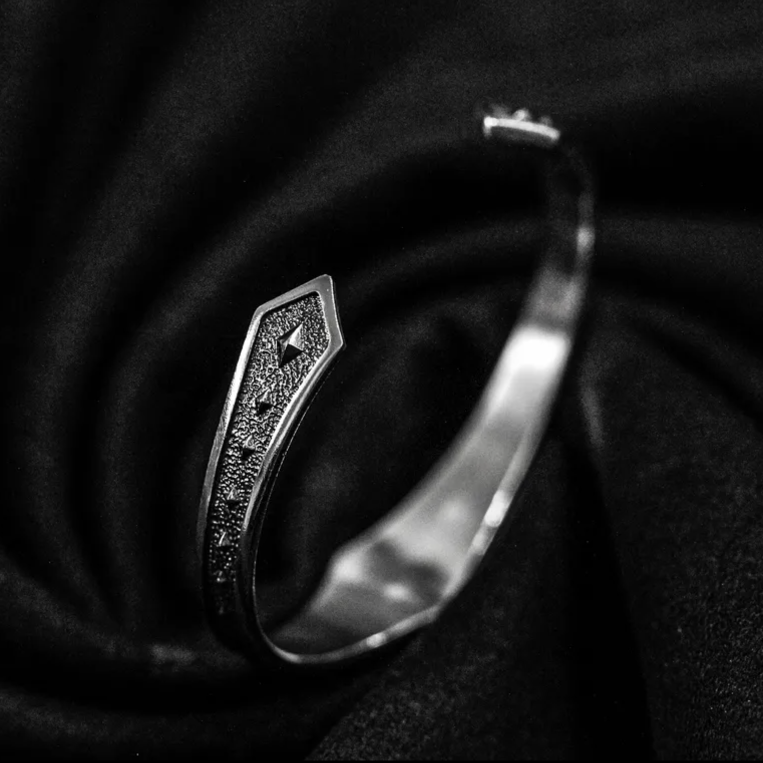 Hardwired - Chaser C.手工訂製純銀 手環