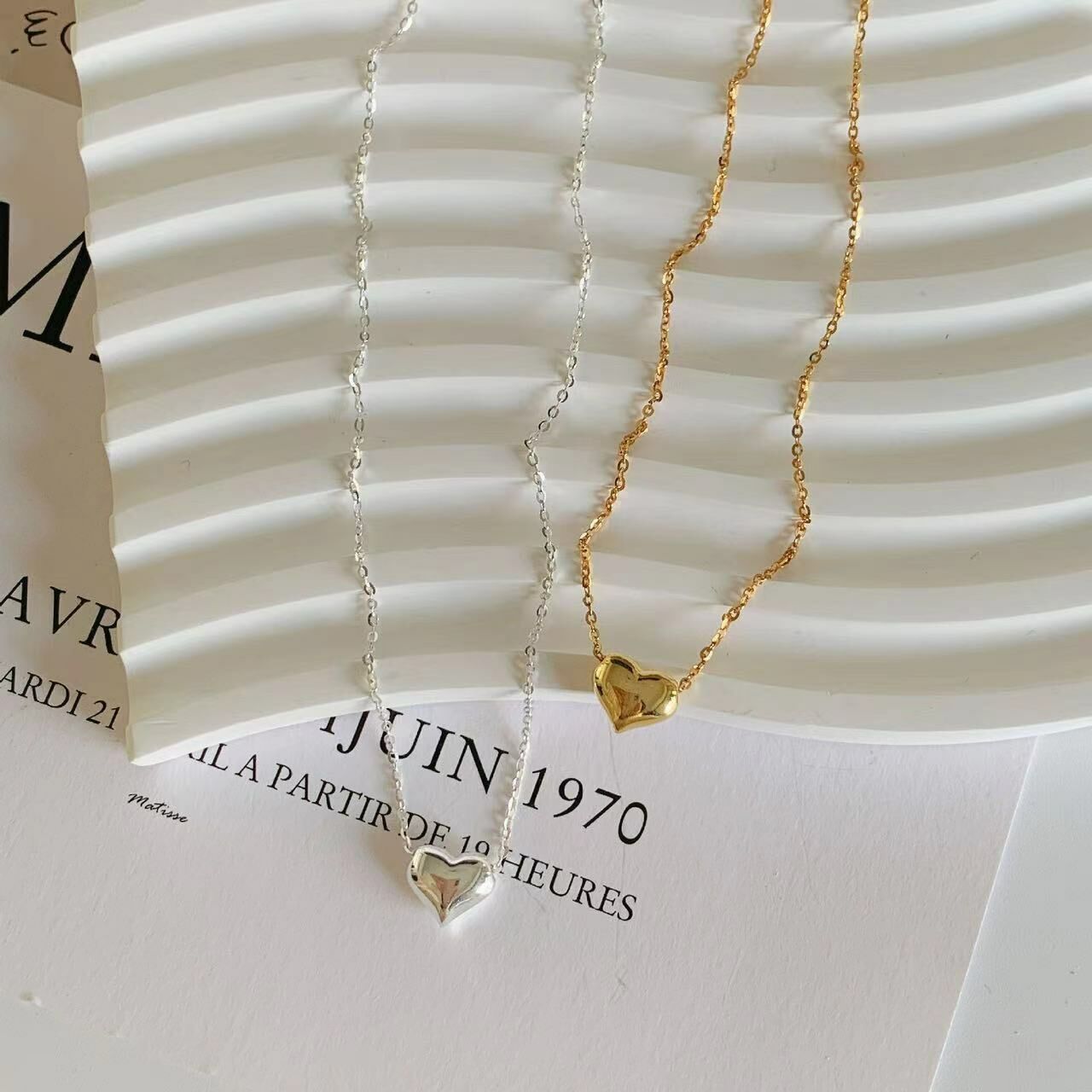 繚繞．亮面立體愛心純銀鎖骨鏈