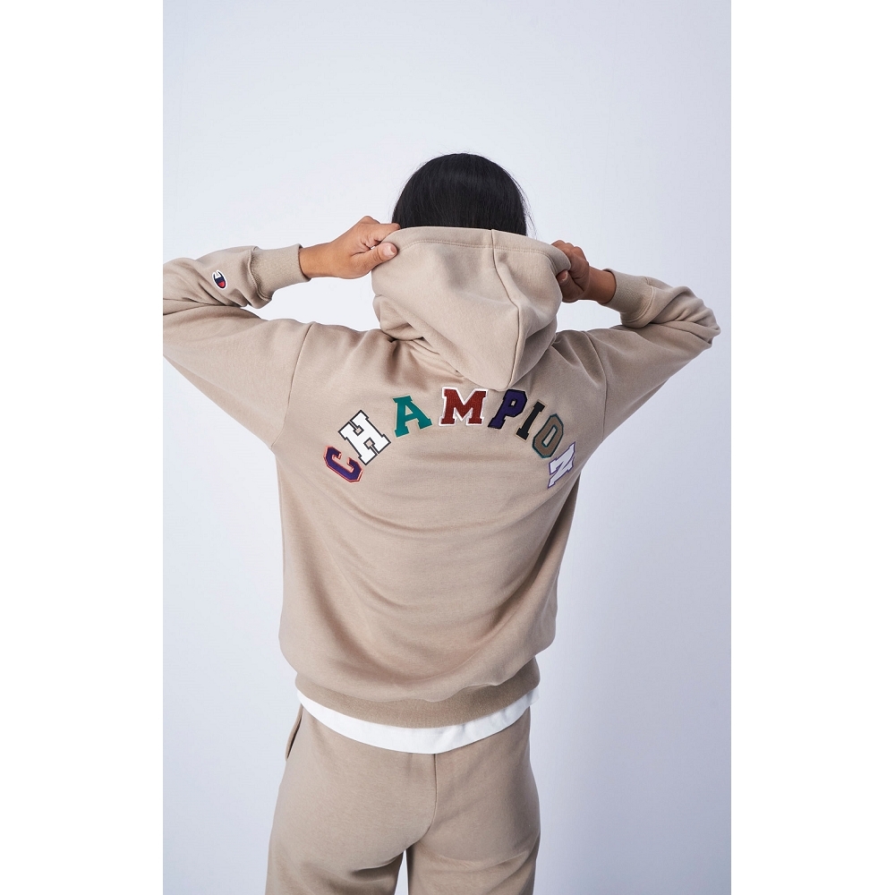 女款-ROCHESTER 寬版背面拼字連帽衛衣-卡其