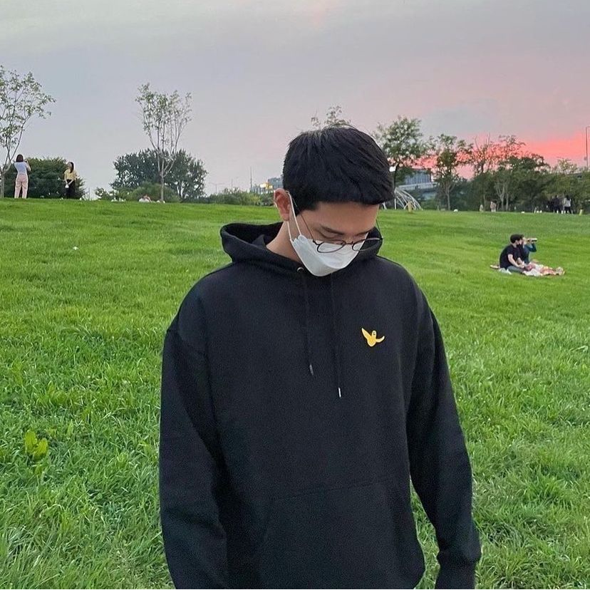 WHATITISNT 🇰🇷小飛人 小天使 帽Ｔ 刺繡 黑 灰