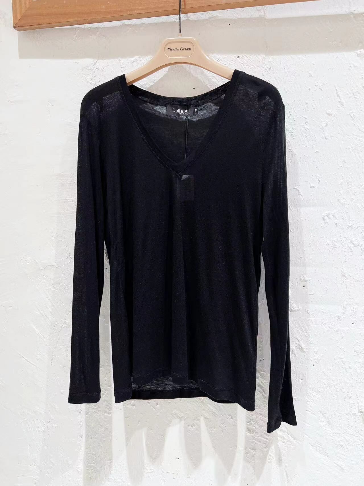 Dalla A 黑色V領上衣  -T