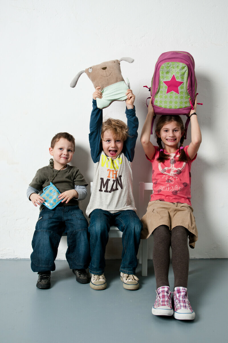 孩子學會走路後,更喜歡自己探索世界,也會想要有自己的包包,放喜歡的小東西。LASSIG兒童背包,吸睛造型重量輕巧,胸帶防滑落設計,幼兒背起來也無負擔