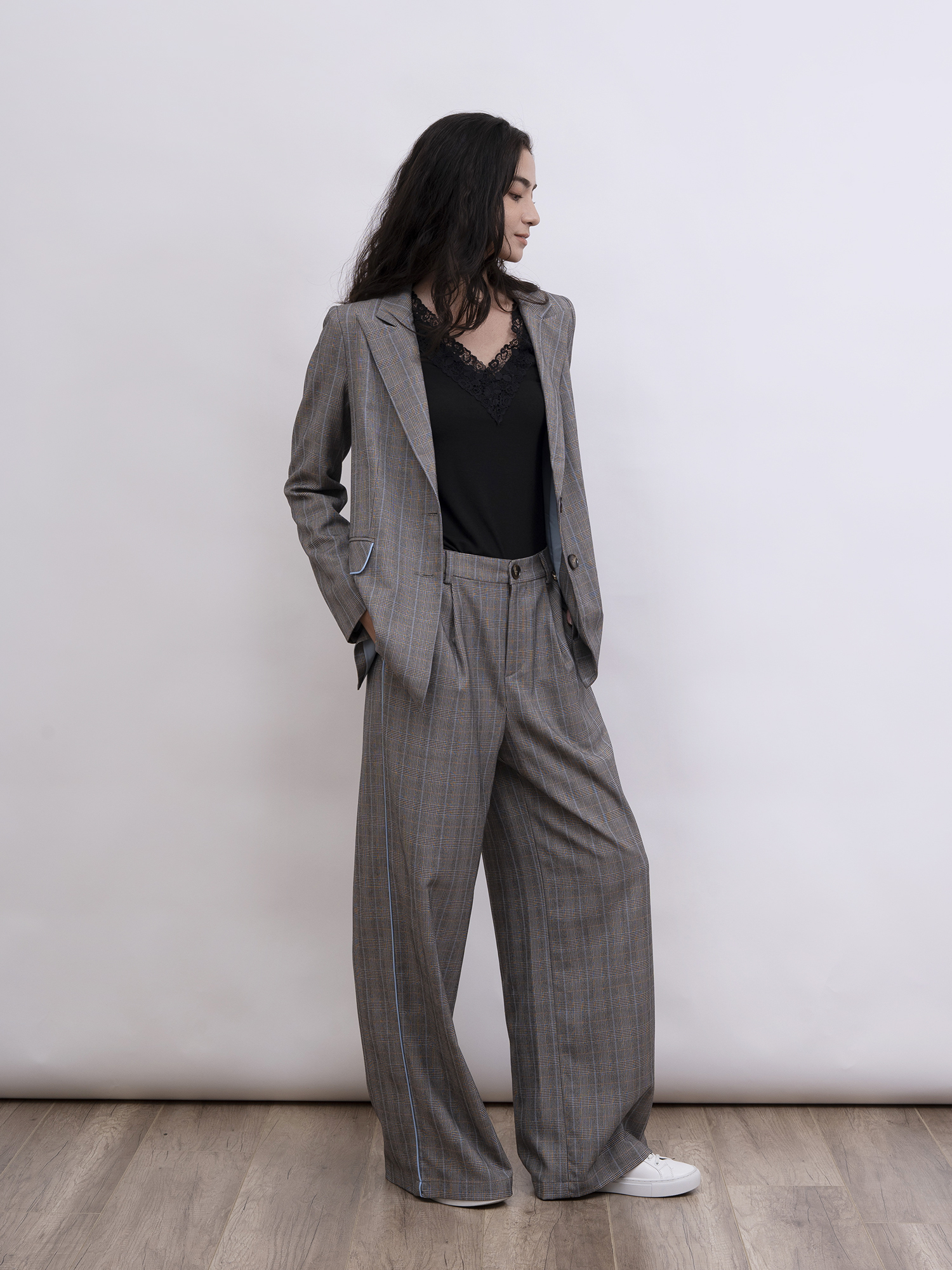 mi-tu 蕾絲V領上衣