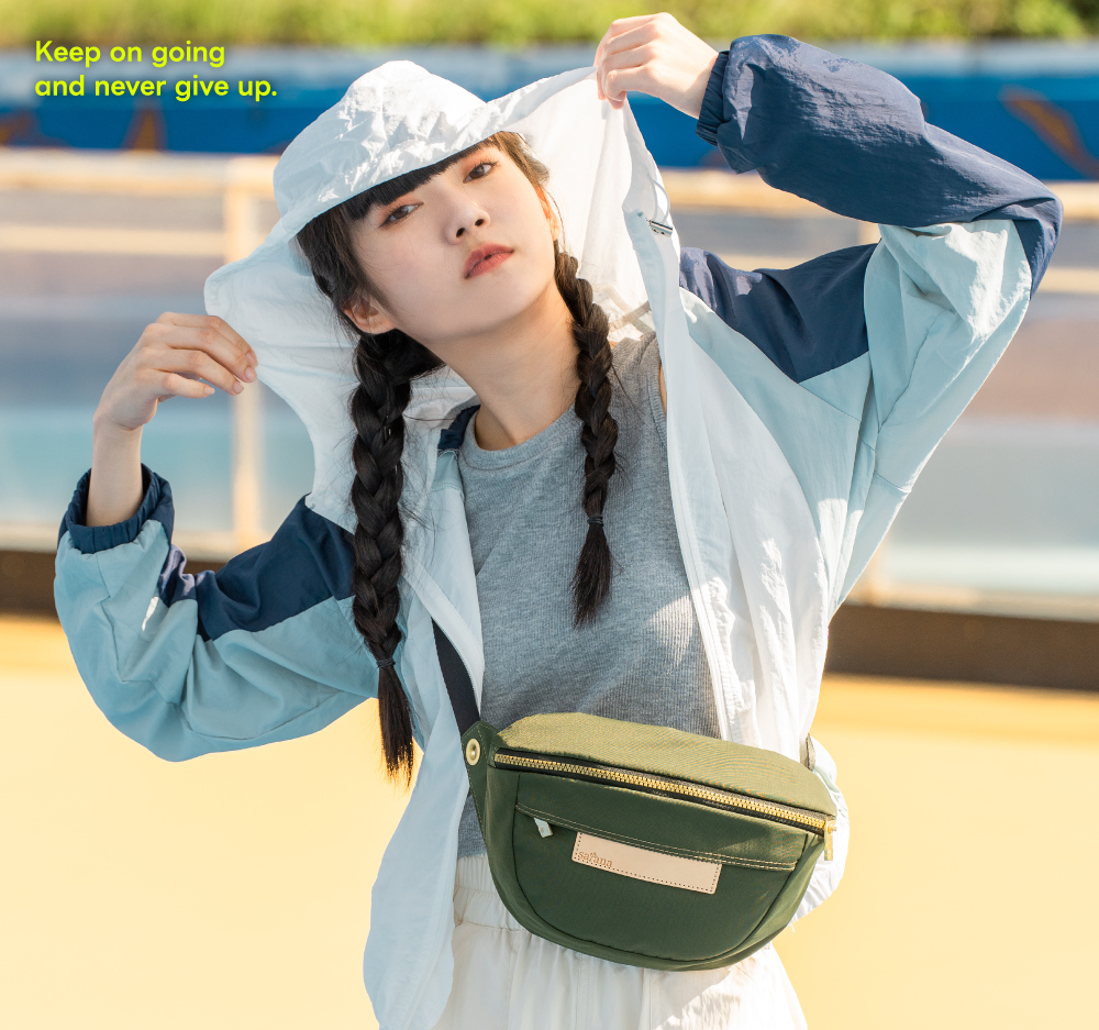 satana Soldier 趣遊走走斜背胸包 軍綠色 SOS3080-324 肩背形象照