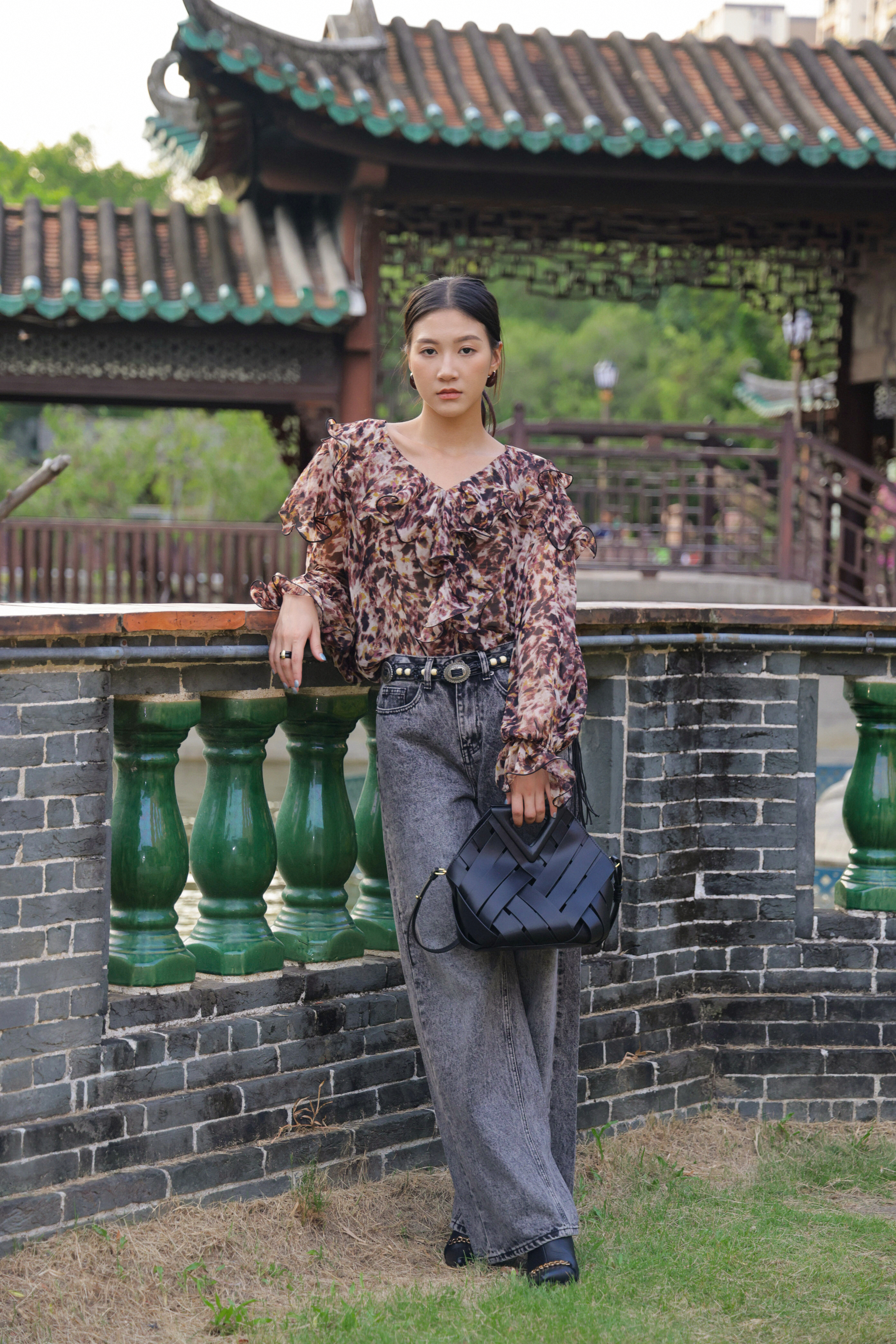 荷葉領幻彩豹紋雪紡上衣（*現貨款式）