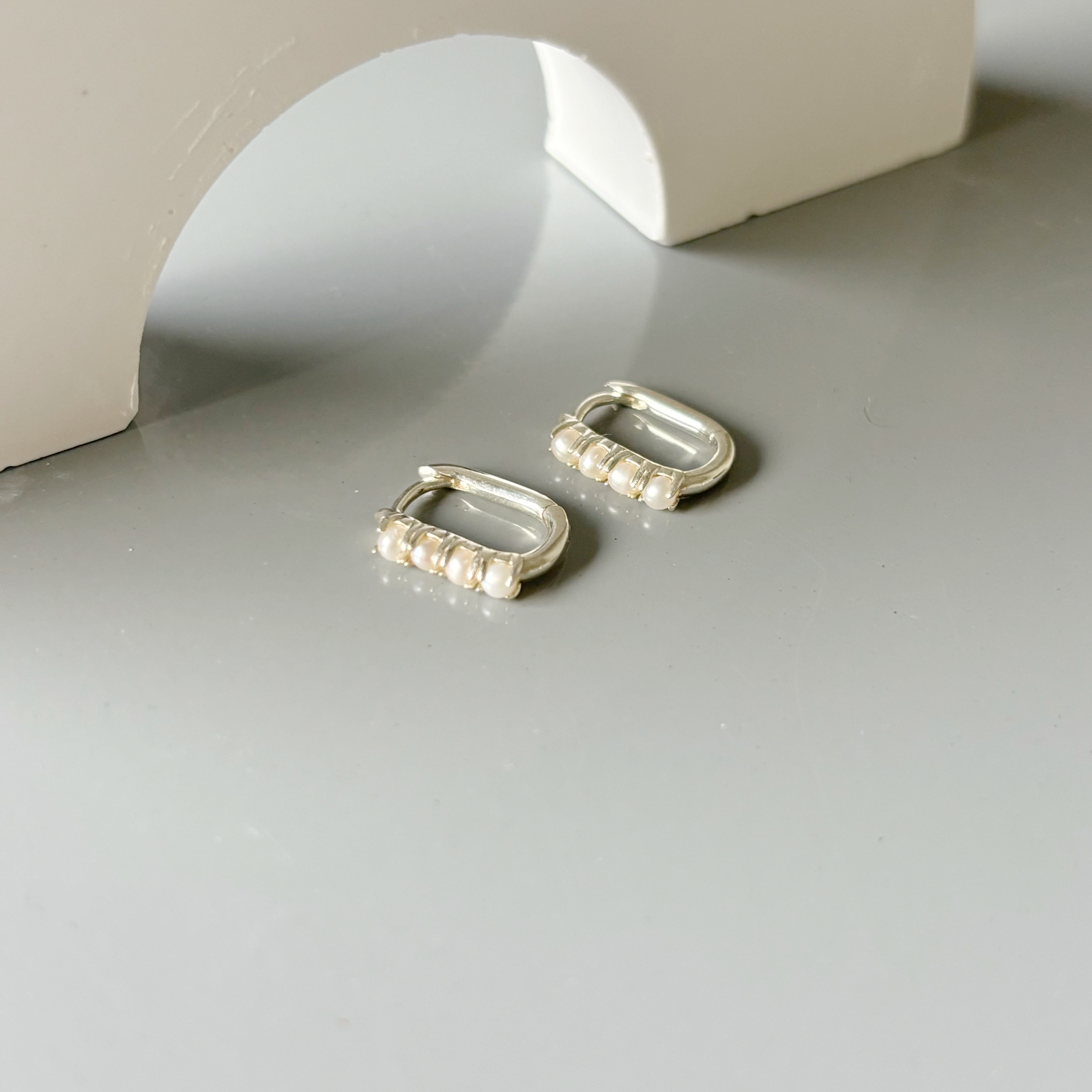 Four pearl square huggie