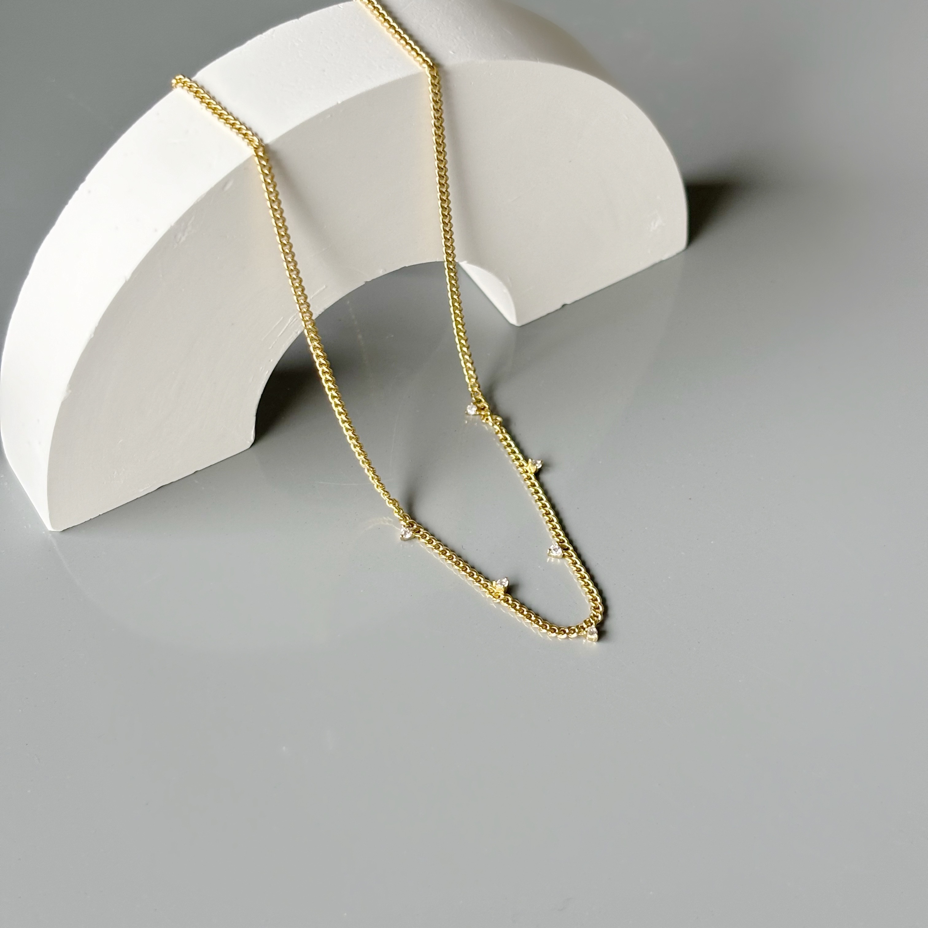 Trigon zircon curbe choker