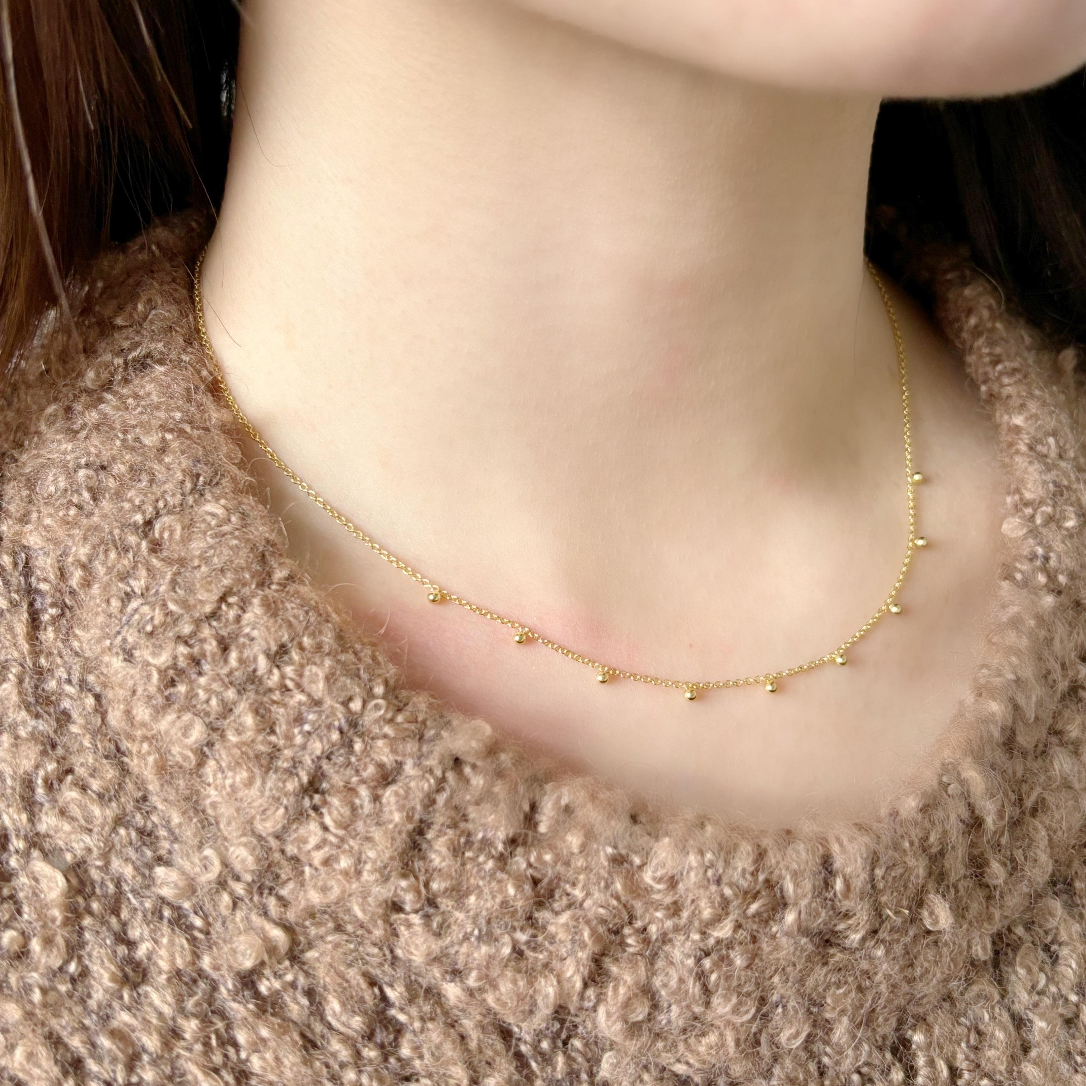 Dangling ball necklace