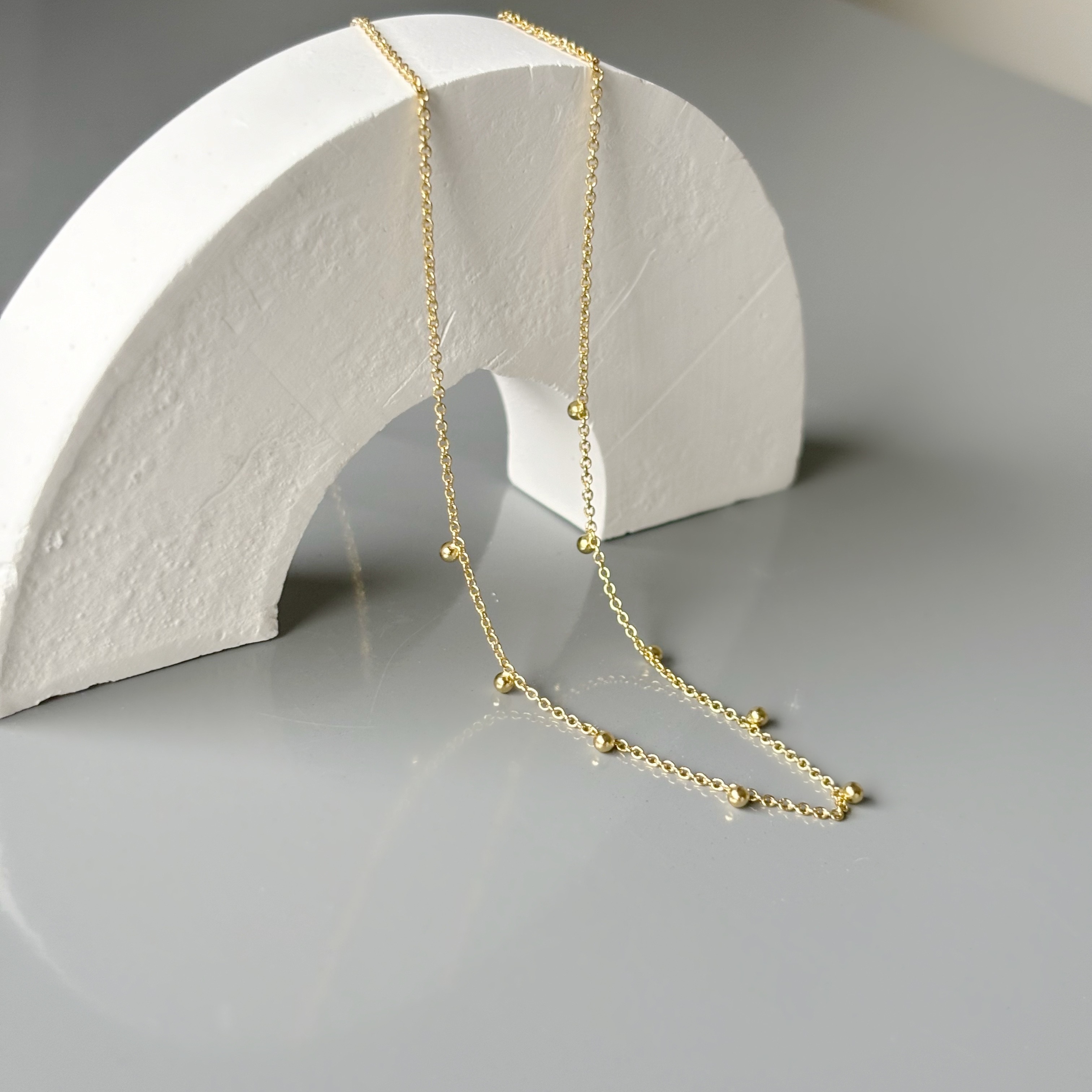 Dangling ball necklace