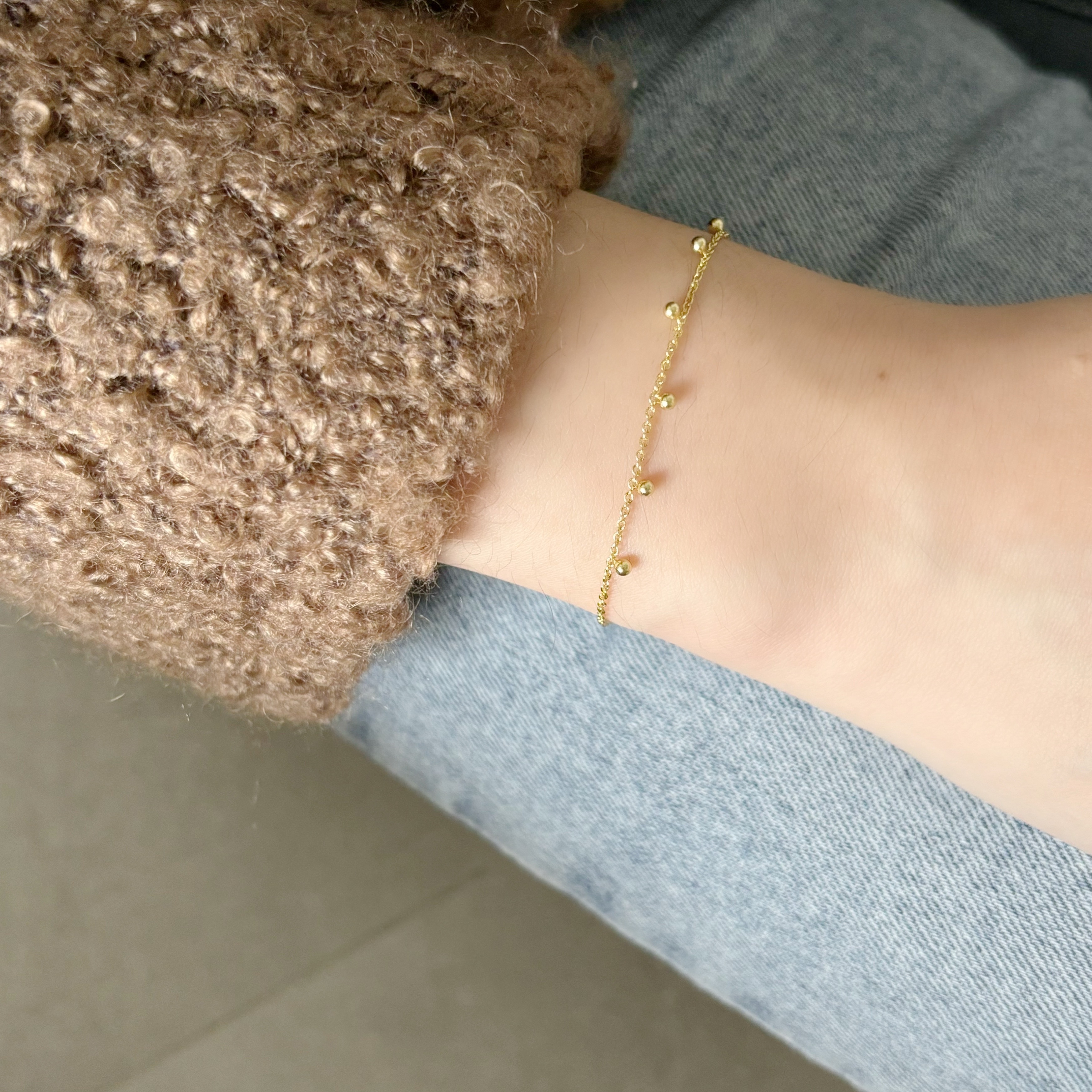 Dangling ball bracelet
