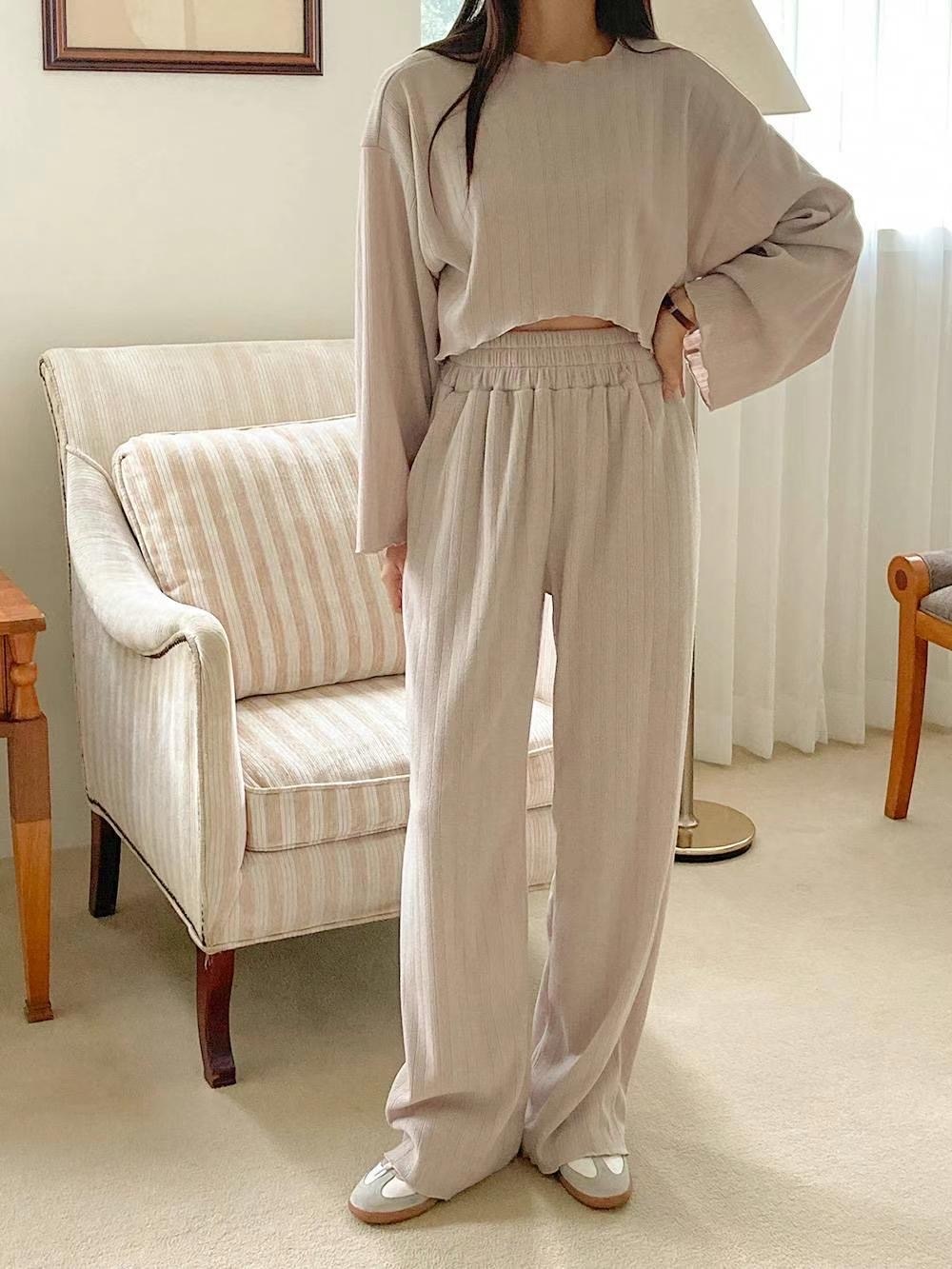 【優惠現貨】韓國暗直紋木耳邊CROP TOP（3色）