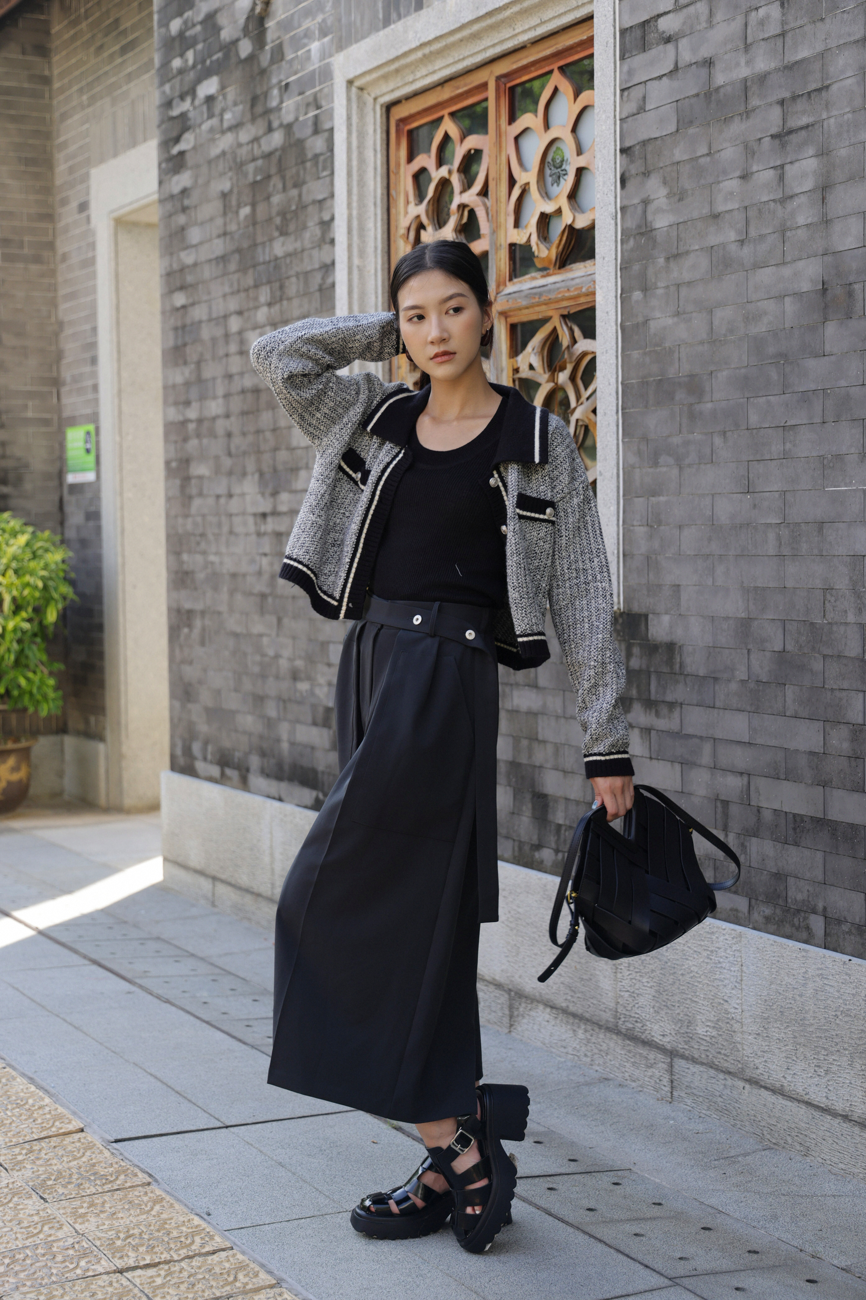 黑白銀混線反領針織外套（現貨款式）