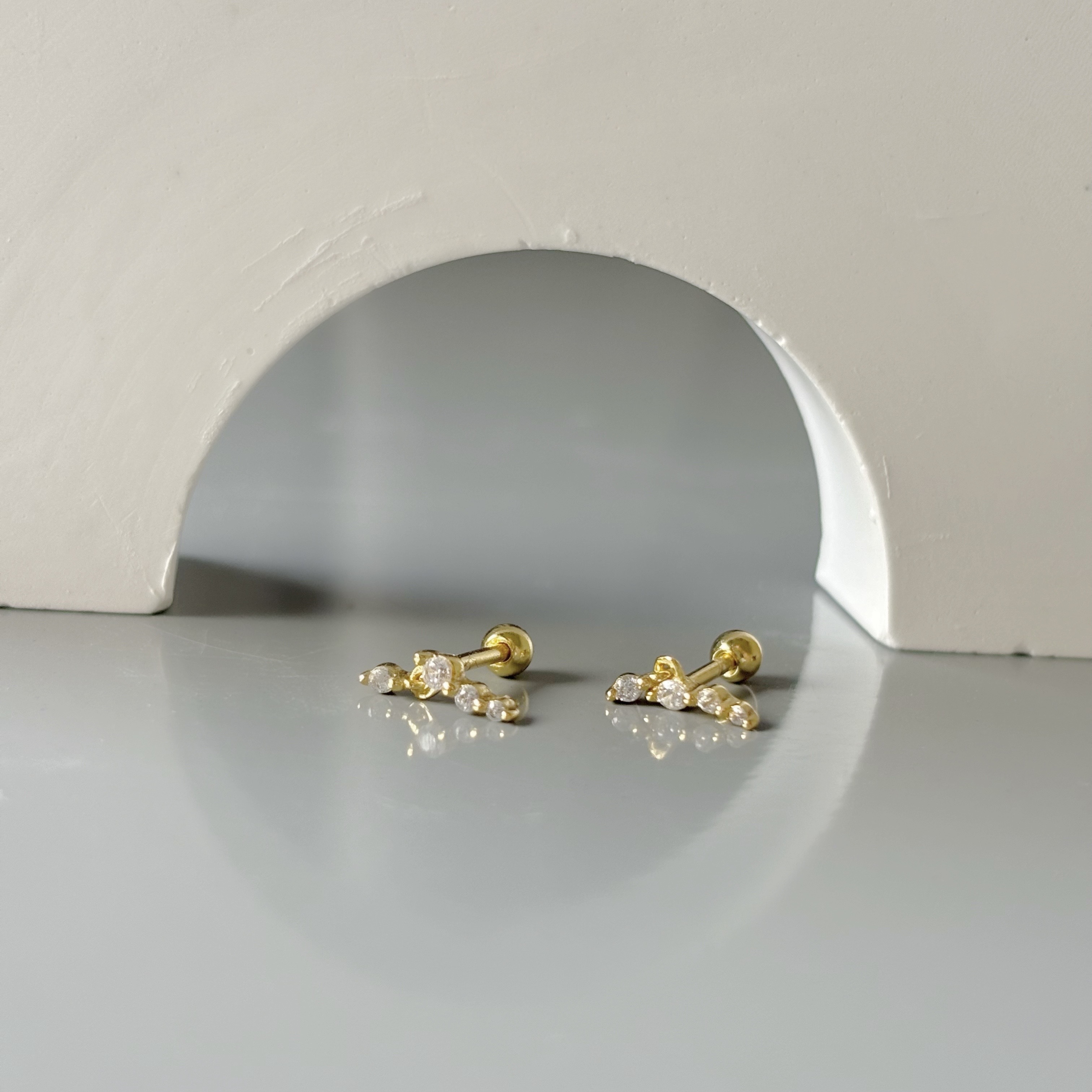 Dangling zircon piercing