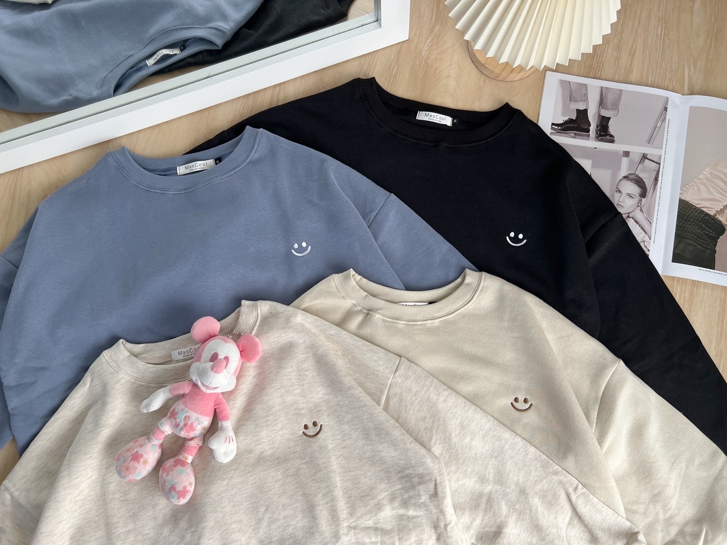 6150 刺繡笑臉大學T