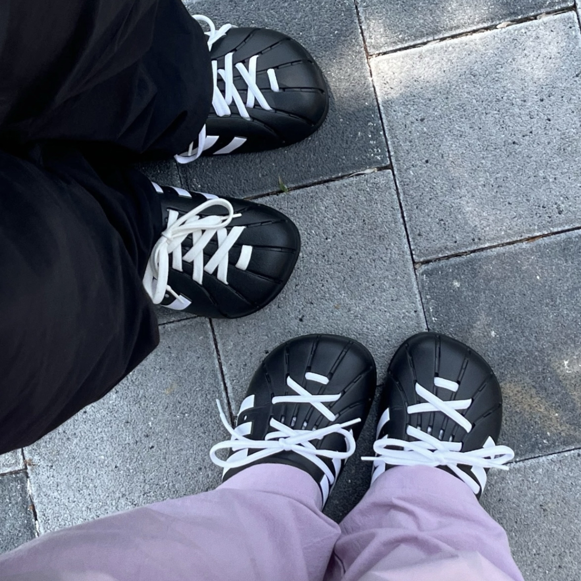 ADIDAS ADILETTE CLOGS 懶人拖 洞洞鞋 黑（GZ5886）